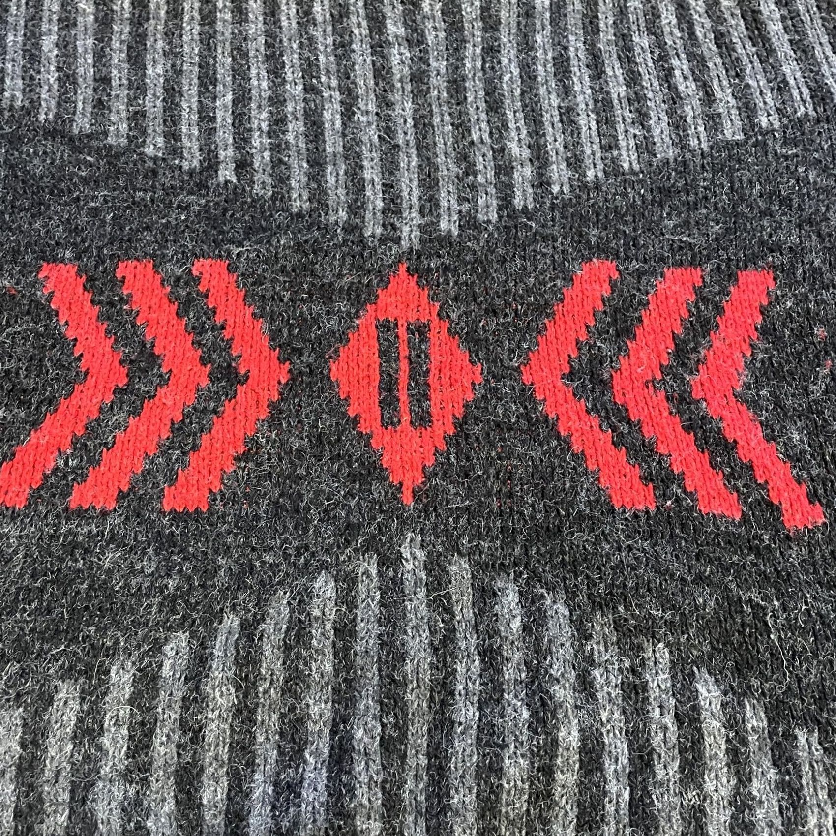 Etro VINTAGE Wool Sweater Mens Large Geometric Pattern Pullover Warm 80s Gray Red Crew Neck Knitted Wool Mens Medium (approx) Size US M / EU 48-50 / 2 - 4 Thumbnail