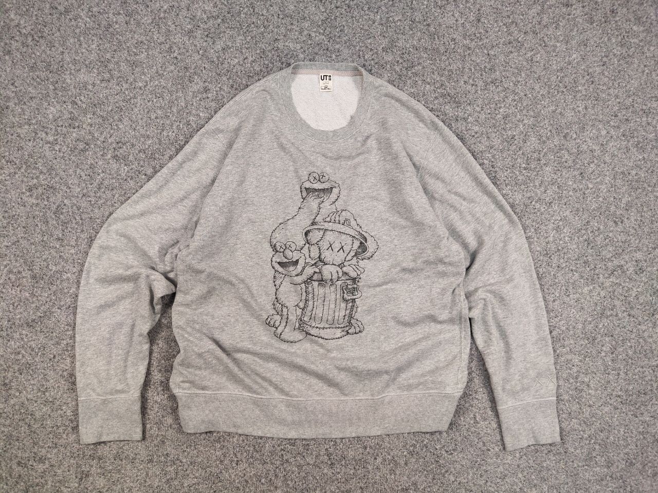 Kaws × Uniqlo Uniqlo x Kaws Sesame Street Logo Gray Crew Chek Sweatshirt Size US L / EU 52-54 / 3 - 13 Thumbnail