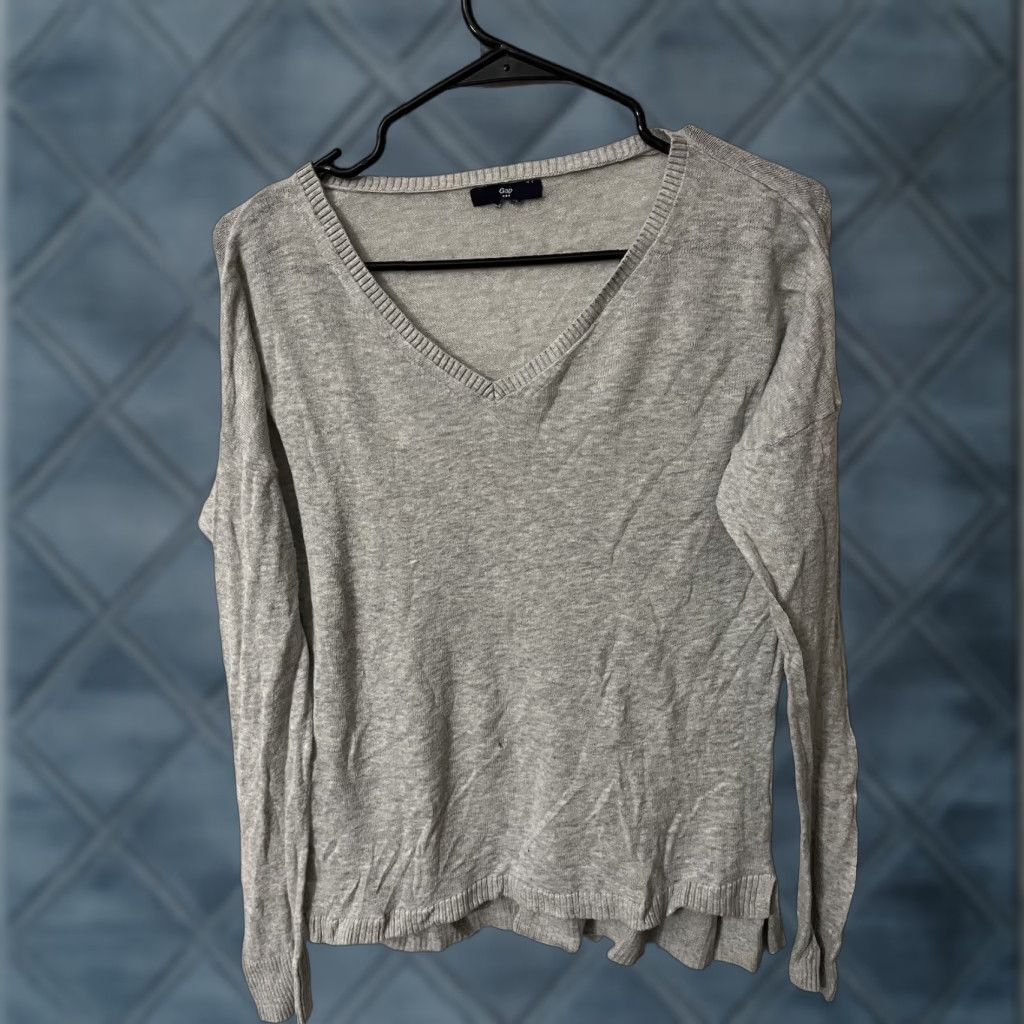 Gap VINTAGE Gap Gray Sweater Women Solid V Neck Long Sleeve Size Large Adult Women Size L / US 10 / IT 46 - 1 Thumbnail