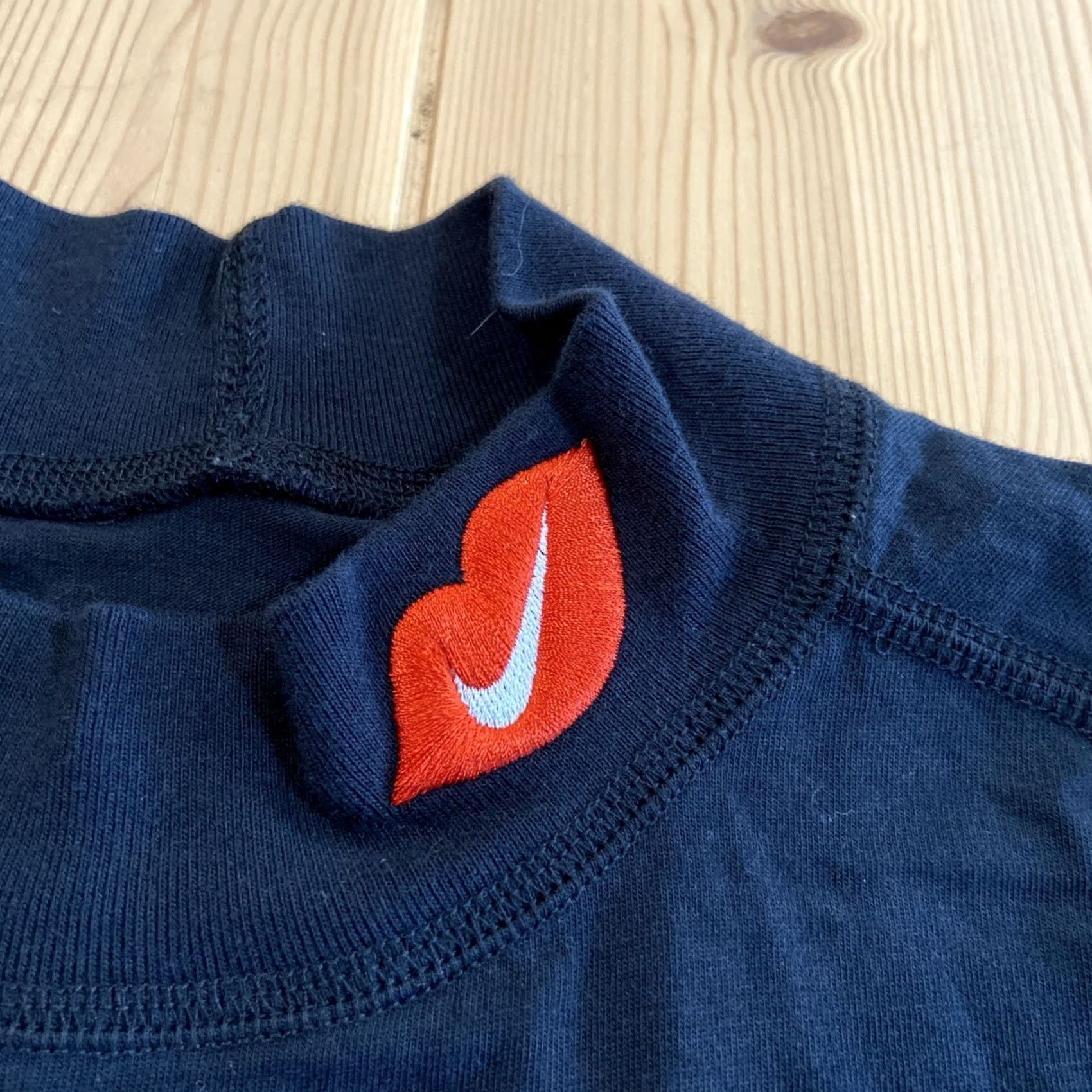 Nike Nike Shirt Women L Cropped Long Sleeve Mockneck Embroidered Swoosh Top Size L / US 10 / IT 46 - 3 Thumbnail
