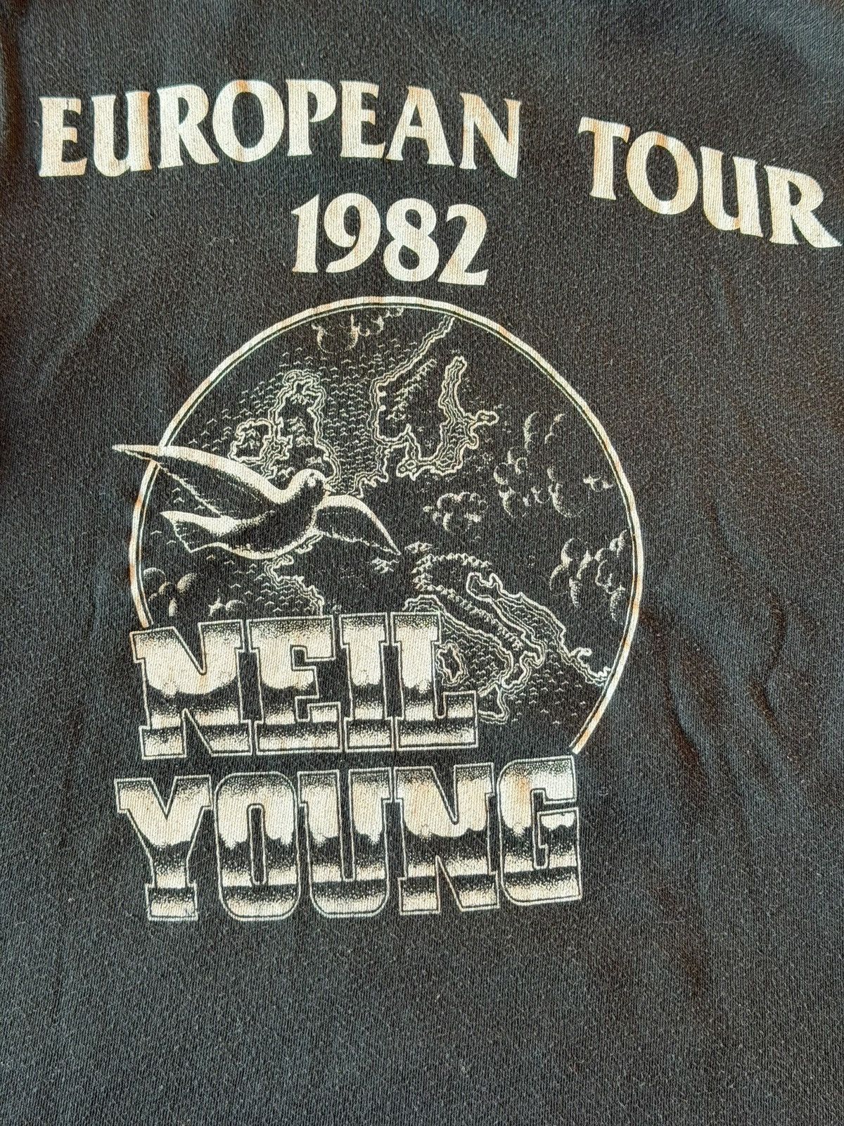 Band Tees *RARE* 1982 80s VINTAGE NEIL YOUNG POP EUROPE TOUR MUSIC TEE Size US S / EU 44-46 / 1 - 5 Thumbnail