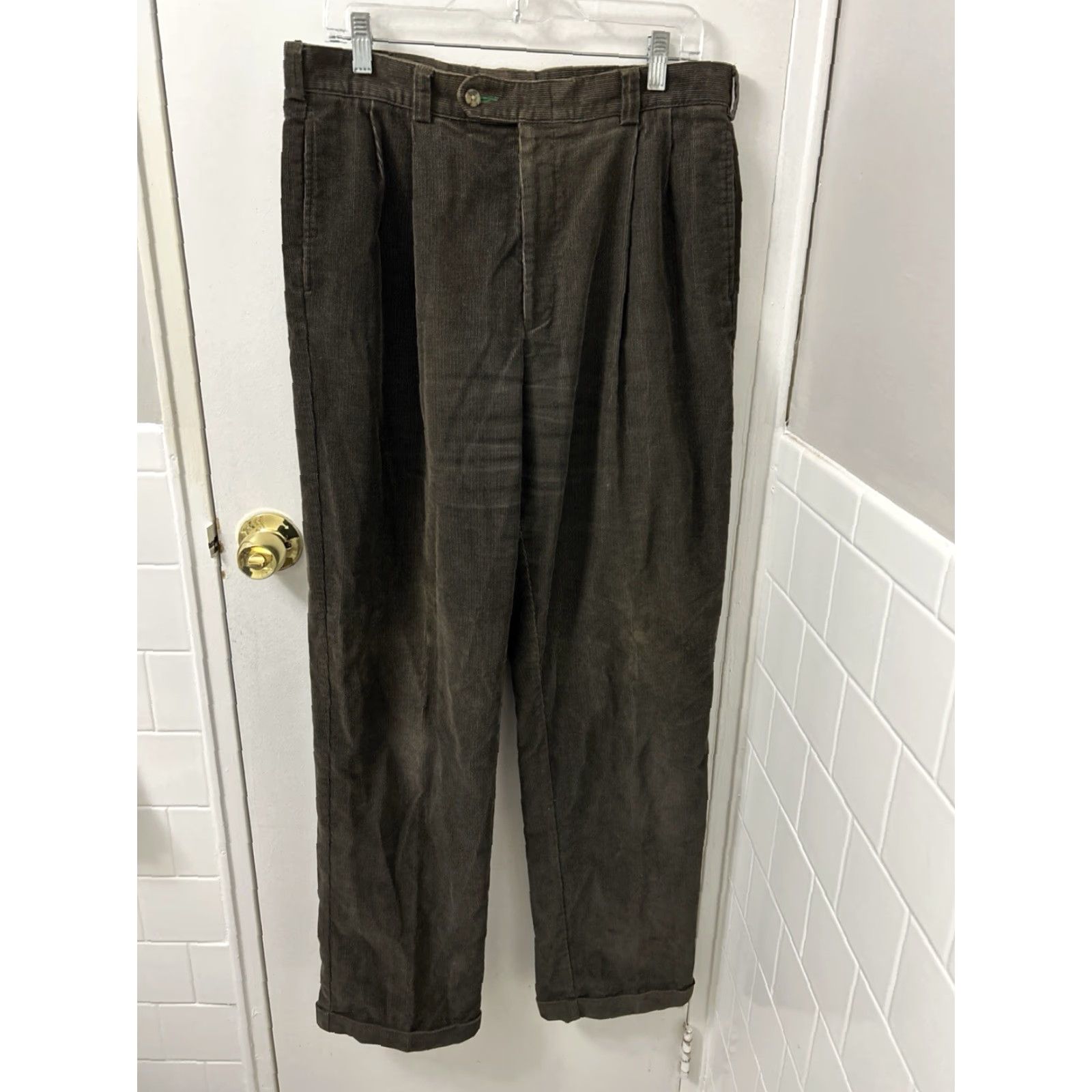Tommy Hilfiger VINTAGE Tommy Hilfiger Corduroy Pants Mens 34x34 Brown Pleated Cuffed YKK Pants Mens Regular Brown Corduroy Pleated Logo Embroidered Size US 34 / EU 50 - 2 Thumbnail