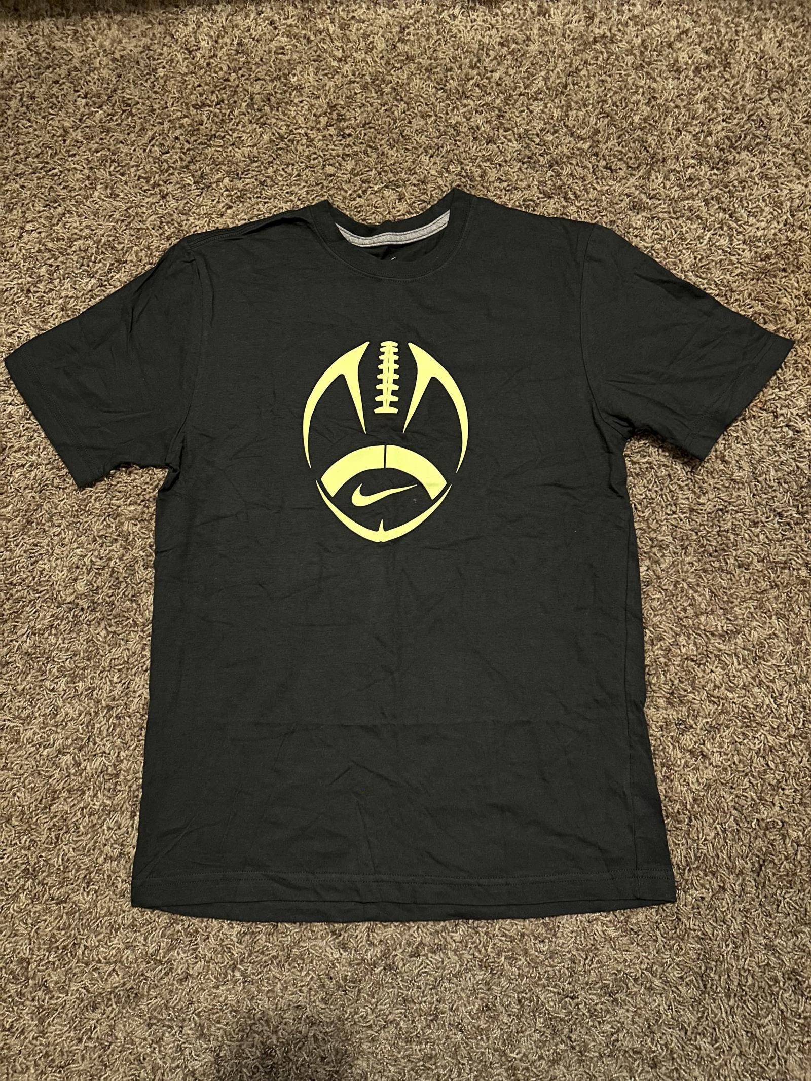 Nike Vintage Nike Men’s Football Graphic Black Tee Size US M / EU 48-50 / 2 - 1 Thumbnail