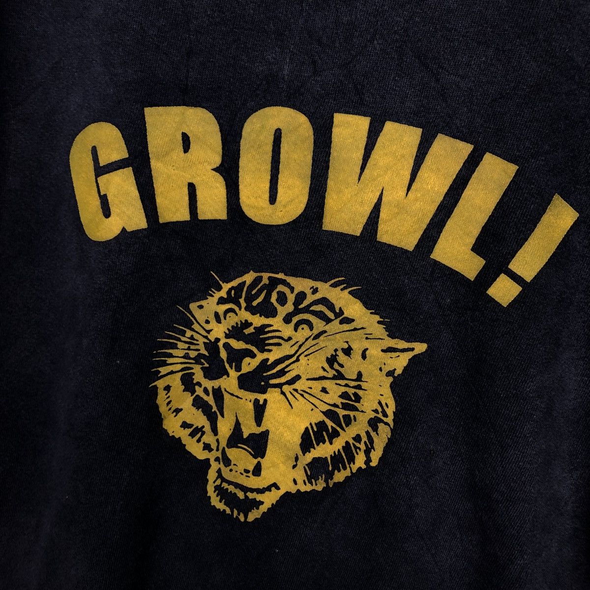 Japanese Brand 📌Cropped Sweatshirt Growl!! Big Logo Design Size US M / EU 48-50 / 2 - 14 Thumbnail