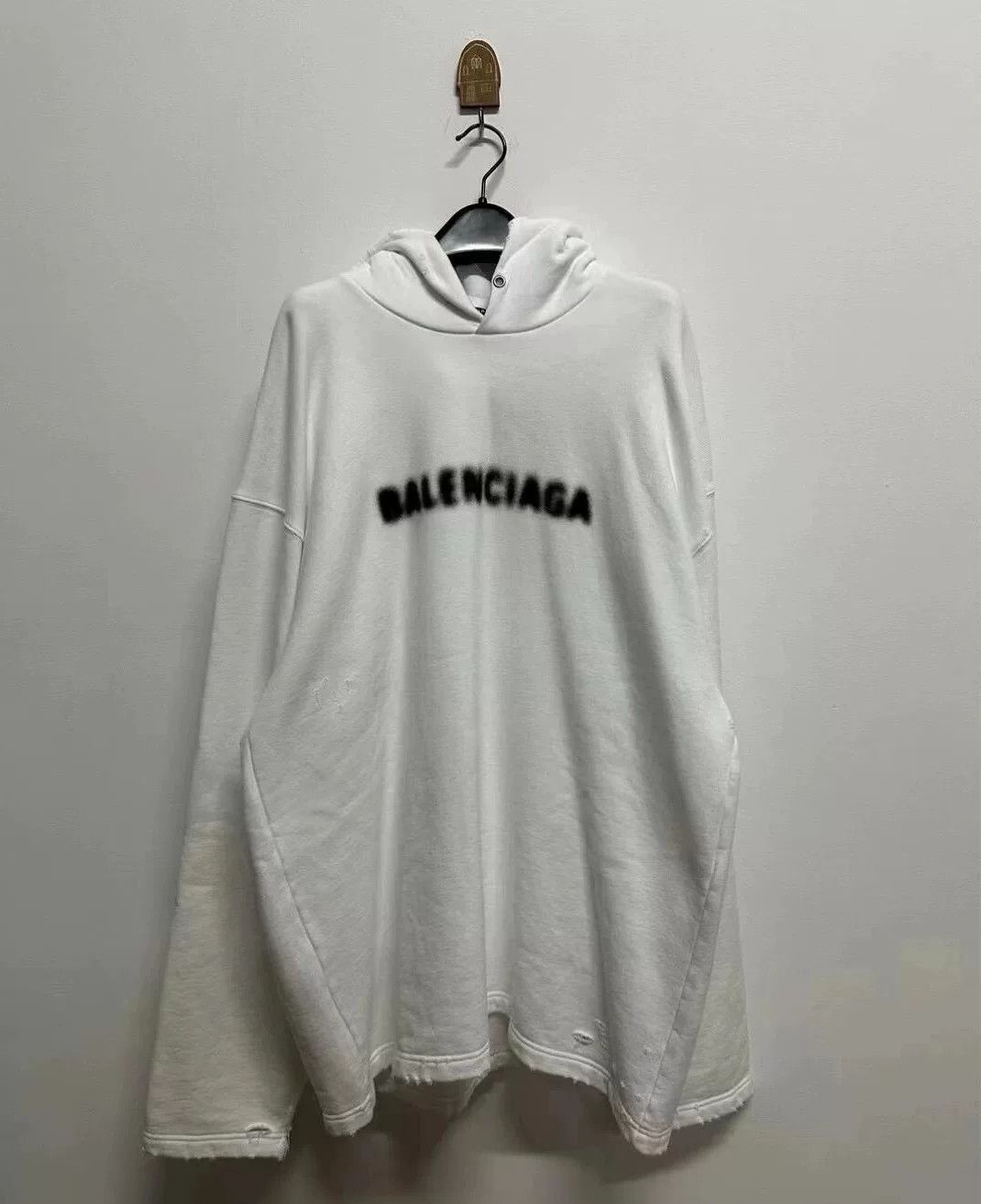 Balenciaga Balenciaga S22 White Distressed Logo Sweatshirt Size US S / EU 44-46 / 1 - 1 Thumbnail