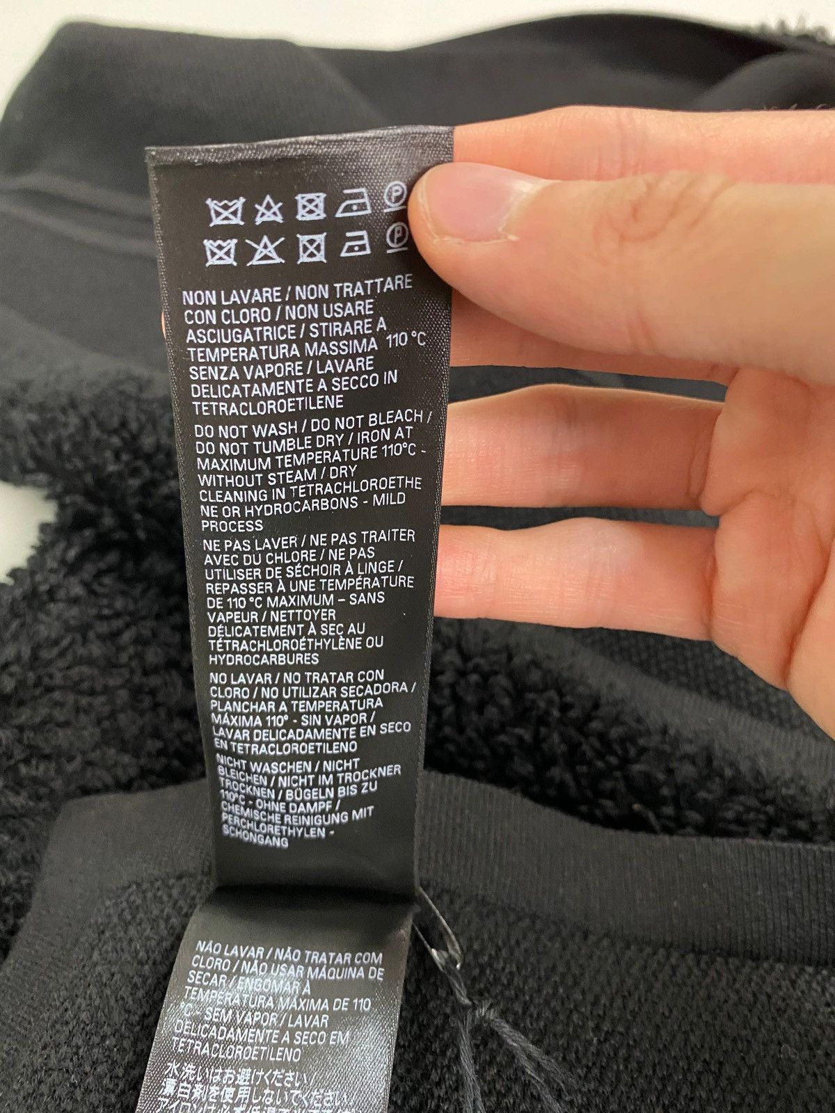 Balenciaga BALENCIAGA AW22 360° SNOWSTORM SHOW RUNWAY CASHMERE TOWEL Size ONE SIZE - 6 Thumbnail