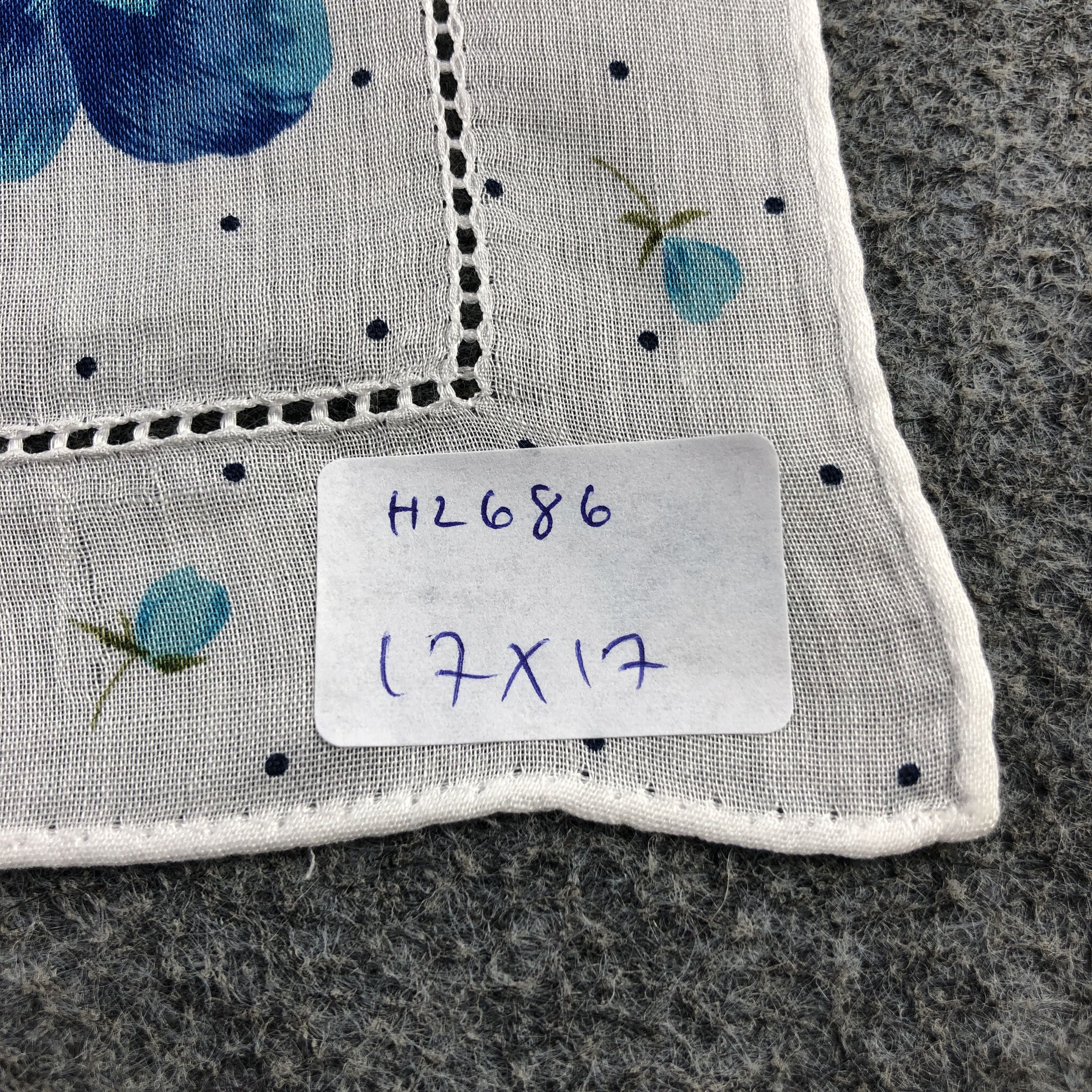 Vintage ValenTINO GarAVANI Handkerchief Neckerchief Bandana H2686 Size ONE SIZE - 5 Thumbnail