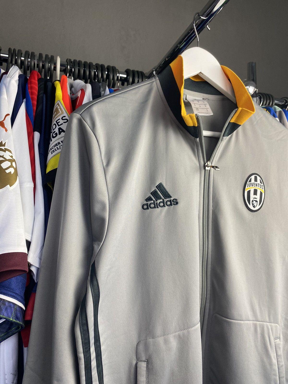 Adidas 2016/17 ADIDAS JUVENTUS TRACK SOCCER JACKET Size US M / EU 48-50 / 2 - 3 Thumbnail