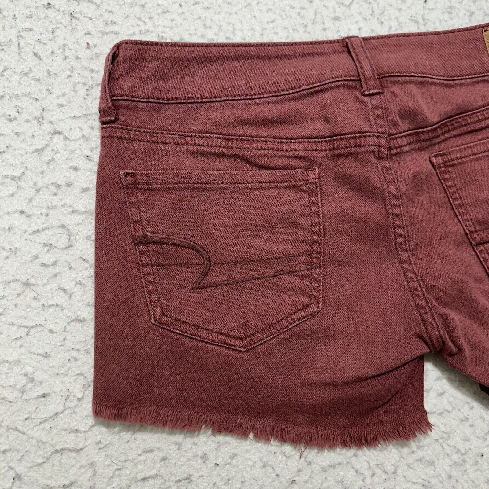 American Eagle Outfitters American Eagle 2 Burgundy Dark Red Denim Shorts 4" Inseam Size 26" / US 2 / IT 38 - 8 Thumbnail
