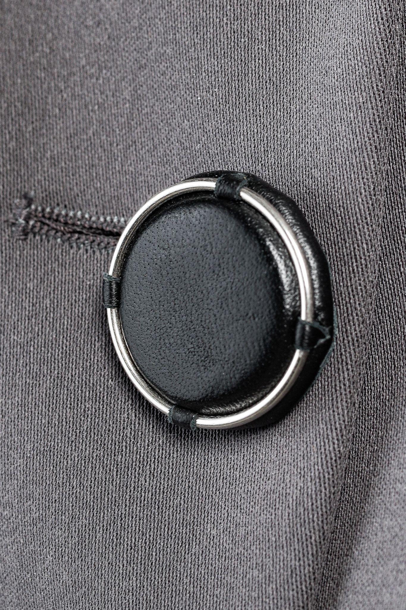Giorgio Armani Giorgio Armani Wool Blazer With Raised Leather Buttons Size XS / US 0-2 / IT 36-38 - 9 Thumbnail