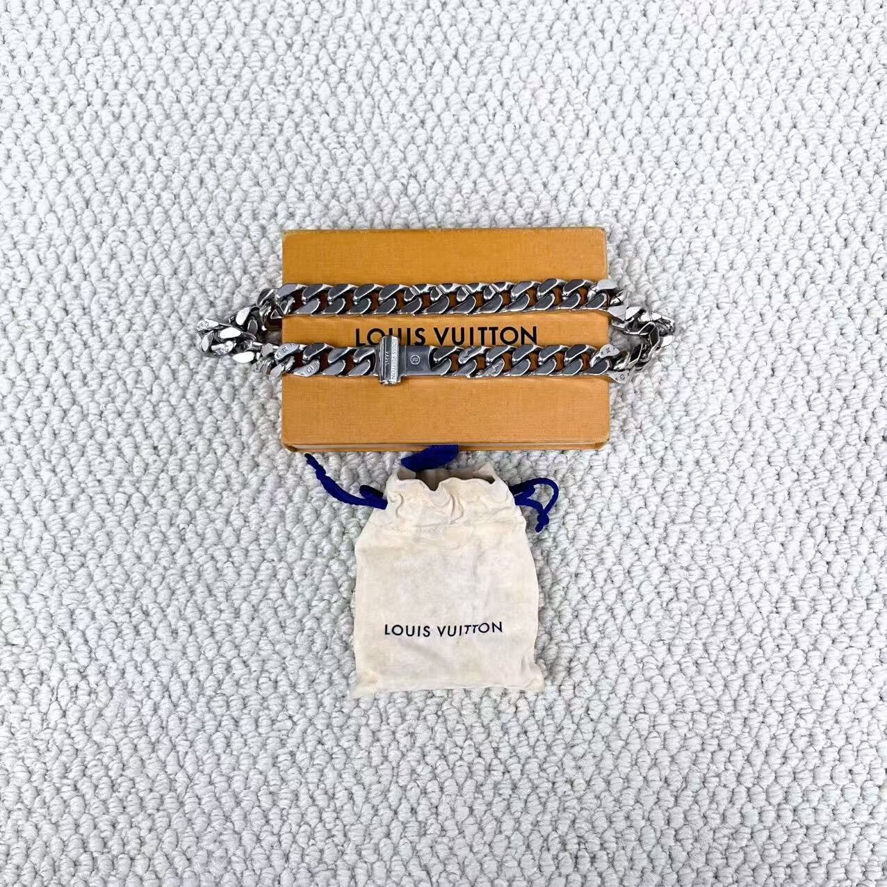 Louis Vuitton louis vuitton silver monogram chain necklace Size ONE SIZE - 1 Thumbnail