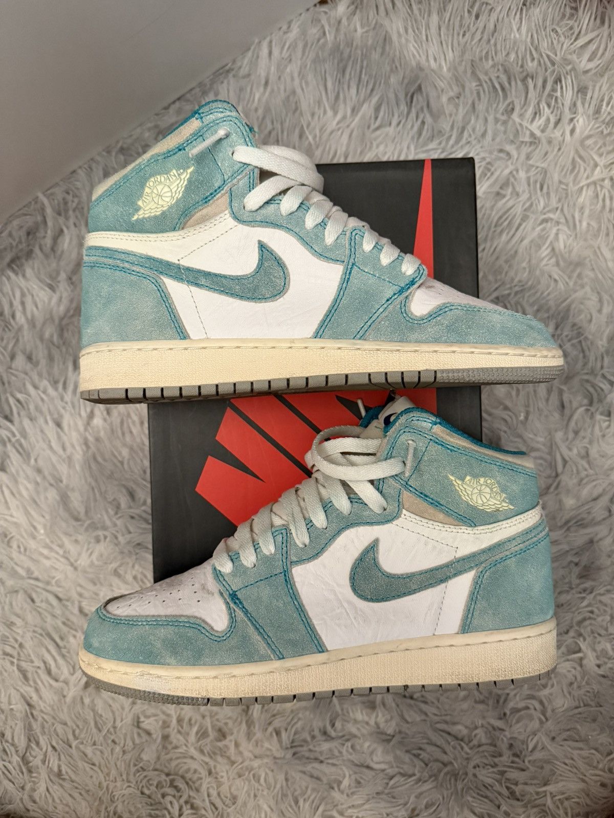 Nike Air Jordan Retro 1 High OG GS Turbo Green Size US 6 / EU 39 - 1 Thumbnail