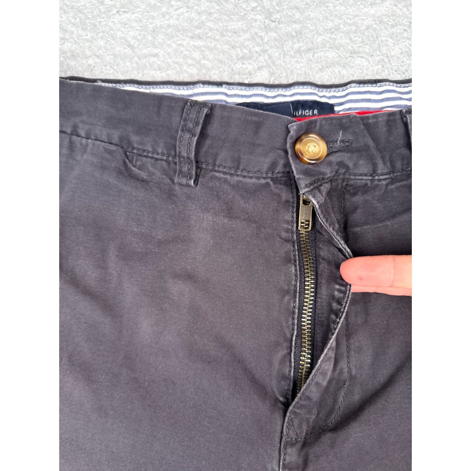 Tommy Hilfiger Tommy Hilfiger Chino Shorts Men 36 Blue Cotton Twill Casual Outdoor 10 in Inseam Size US 36 / EU 52 - 6 Thumbnail