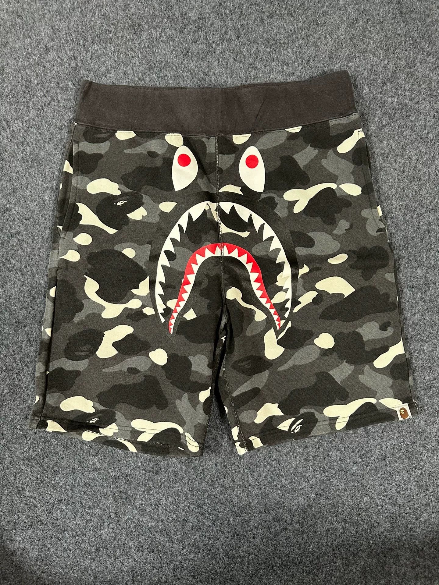Bape Bape Multi Shark Shorts Designer Size US 36 / EU 52 - 1 Thumbnail