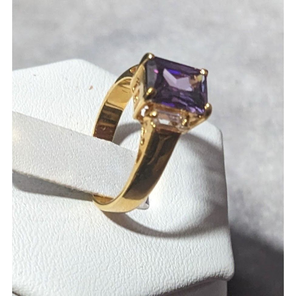 Other Whimsical Fantasy Purple Stone Bright Gold Tone Ring Size Size ONE SIZE - 2 Thumbnail