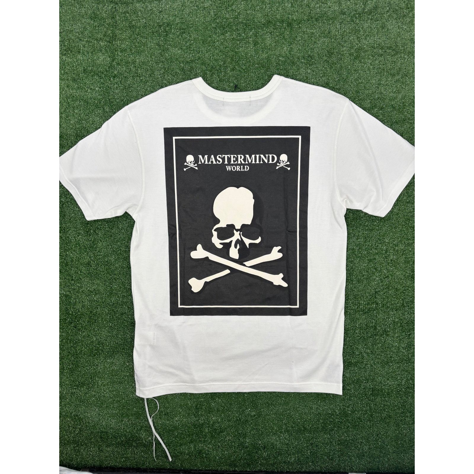 Mastermind Japan Mastermind World Boxed Patch Logo White T-Shirt Size Medium Size US M / EU 48-50 / 2 - 1 Thumbnail
