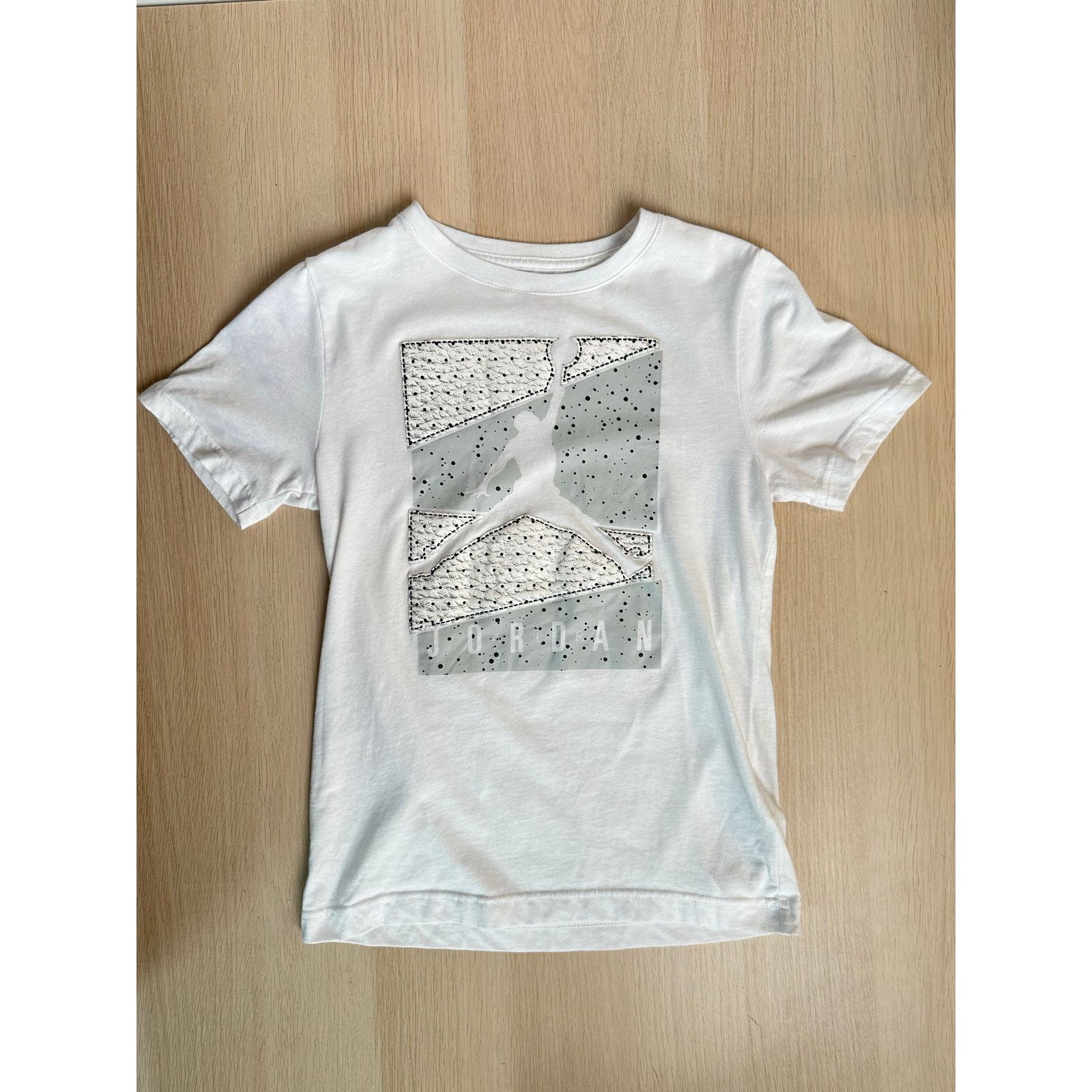Jordan Brand White Nike Jordan Tee - Kids M (10-12) - MINT Size US M / EU 48-50 / 2 - 1 Thumbnail