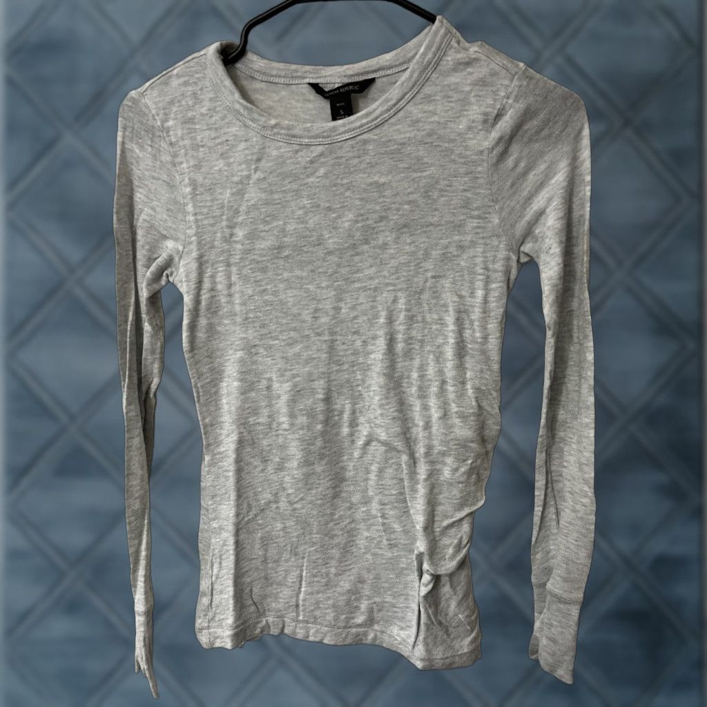 Banana Republic Banana Republic Sweater Women Petite Small Gray Long Sleeve Crew Neck Tee Size S / US 4 / IT 40 - 1 Thumbnail