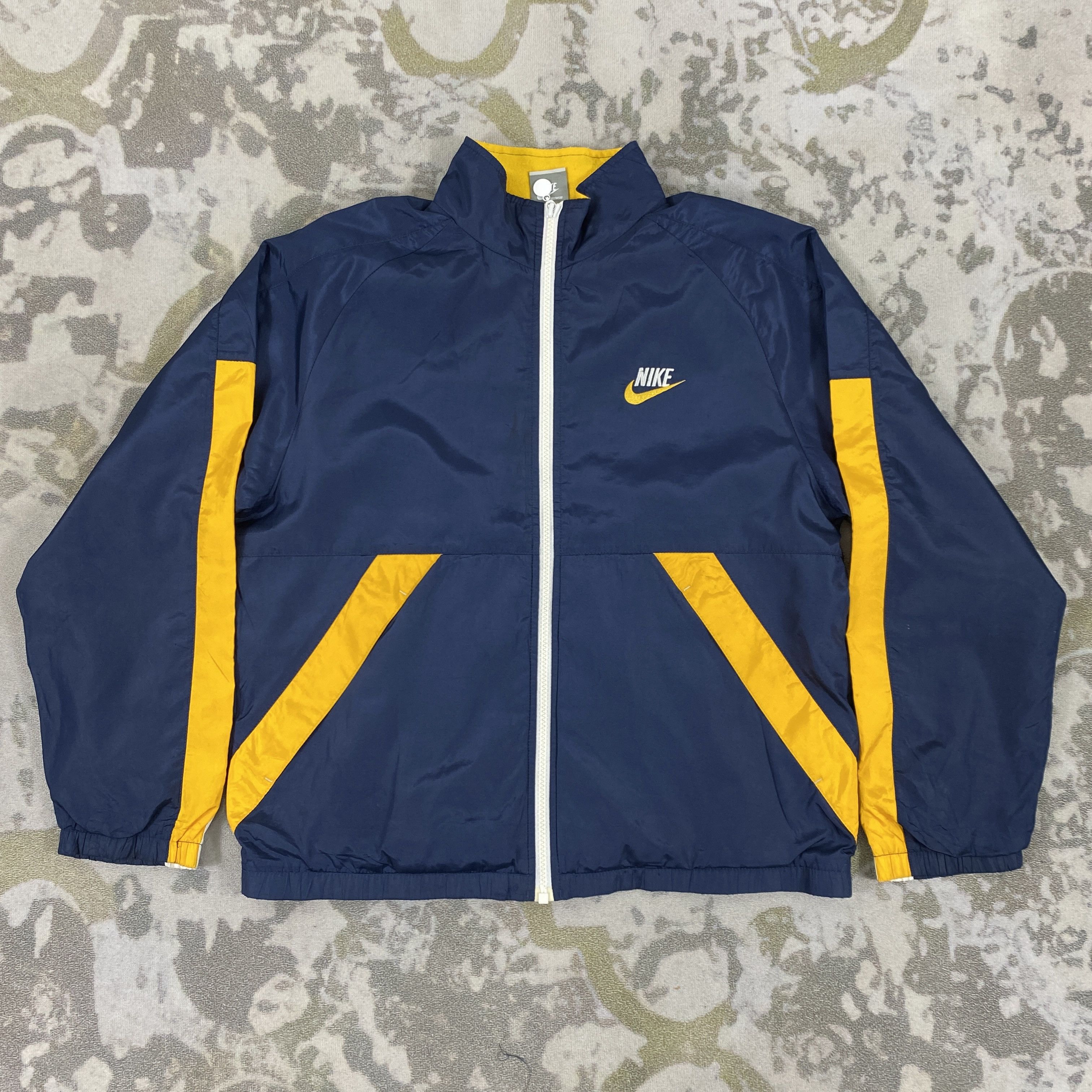 Nike Vintage Nike Windbreaker Light Jacket- J389 Size US S / EU 44-46 / 1 - 1 Thumbnail