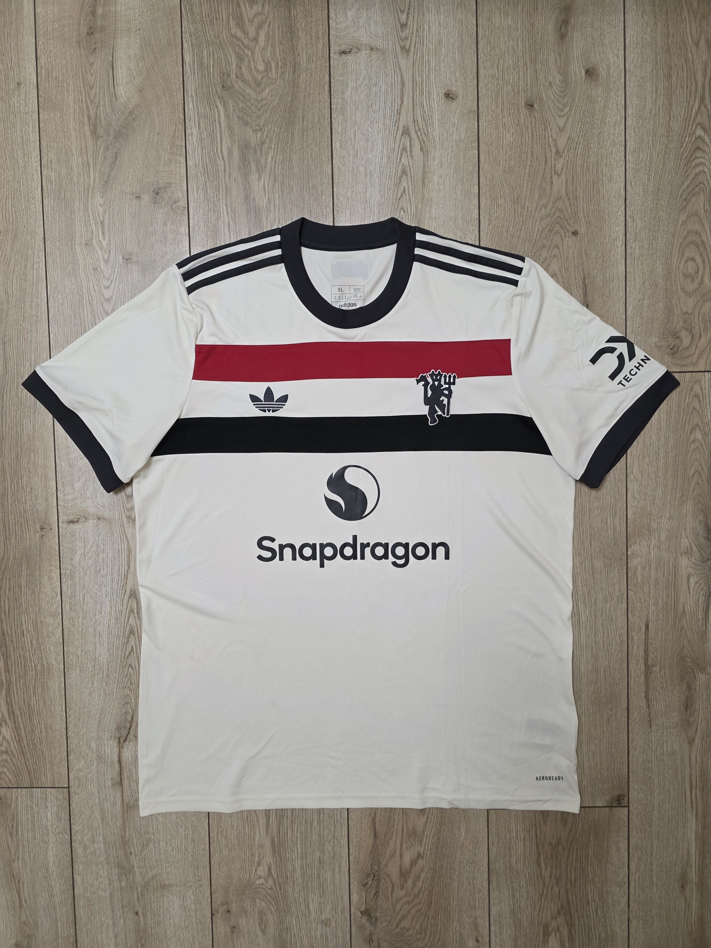 Adidas MANCHESTER UNITED 2024 2025 THIRD FOOTBALL SOCCER JERSEY Size US XL / EU 56 / 4 - 1 Thumbnail