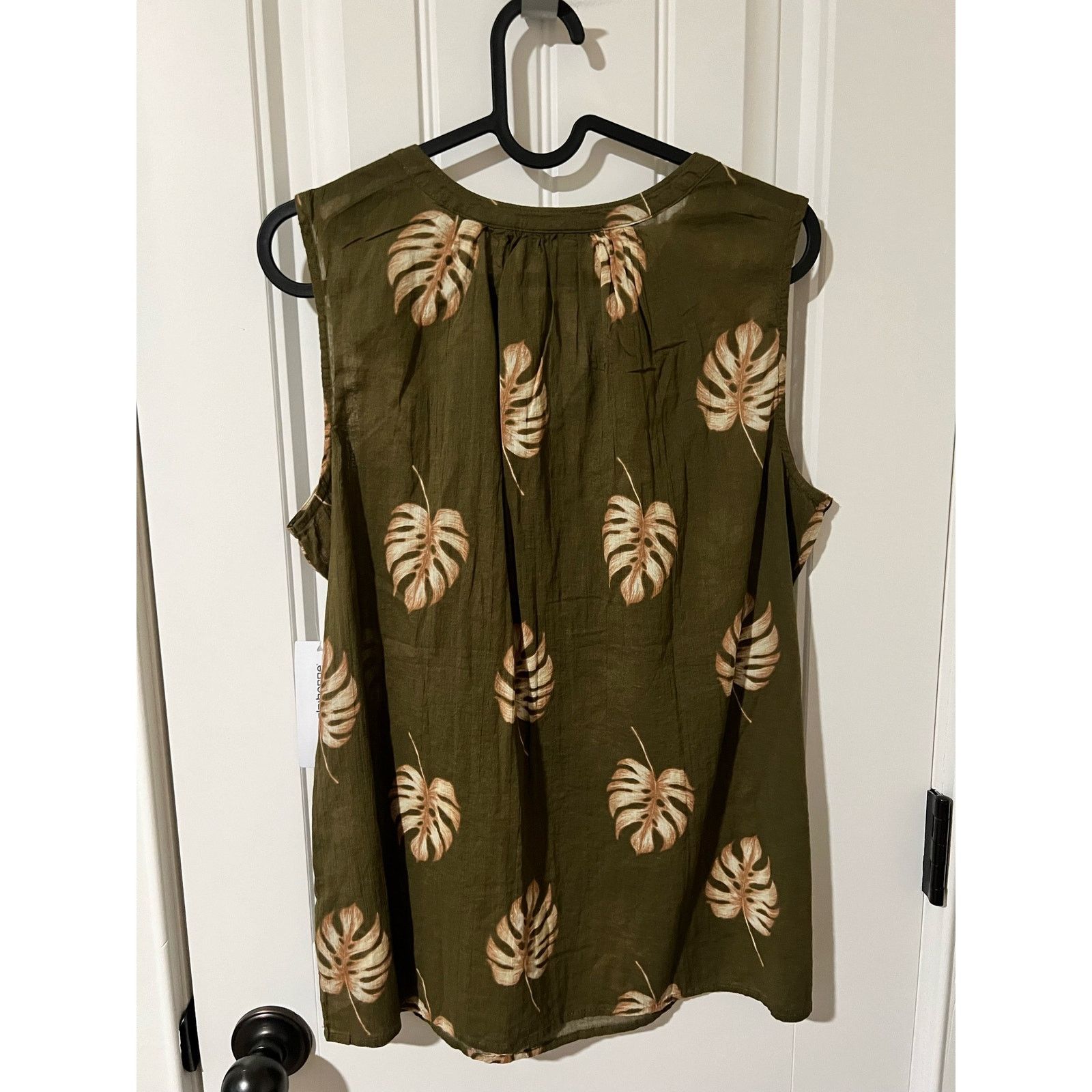 Liz Claiborne Sleeveless Y Neck Woven Olive Grove Leaf Floral Blouse Top S Size S / US 4 / IT 40 - 10 Thumbnail