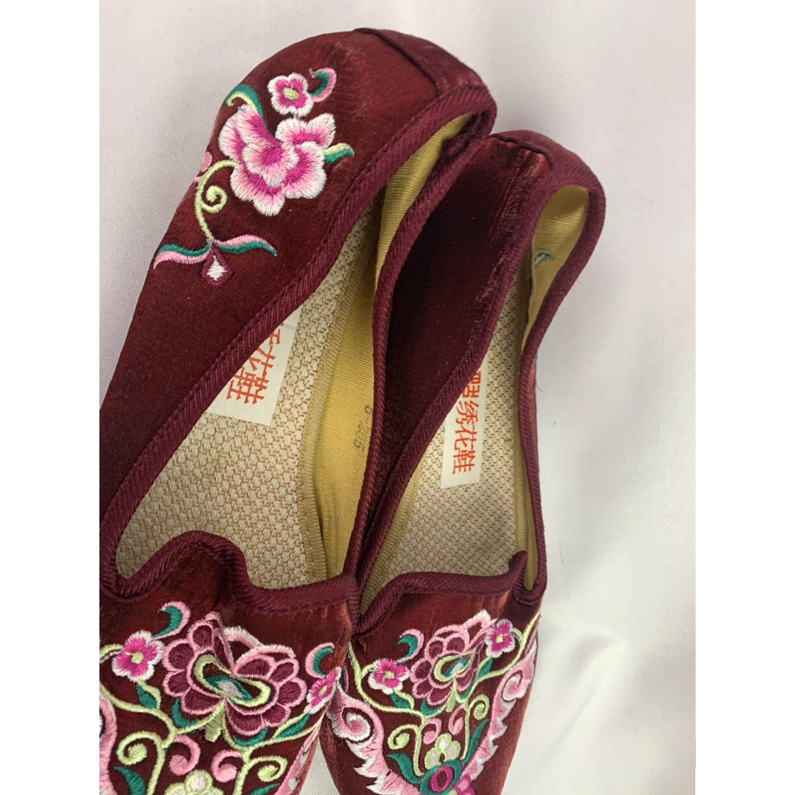 Vintage VINTAGE 8 Women's Silky Burgundy Pink Embroidered Slip on Loafers Flats Pointed Toe Size US 8 / IT 38 - 5 Thumbnail