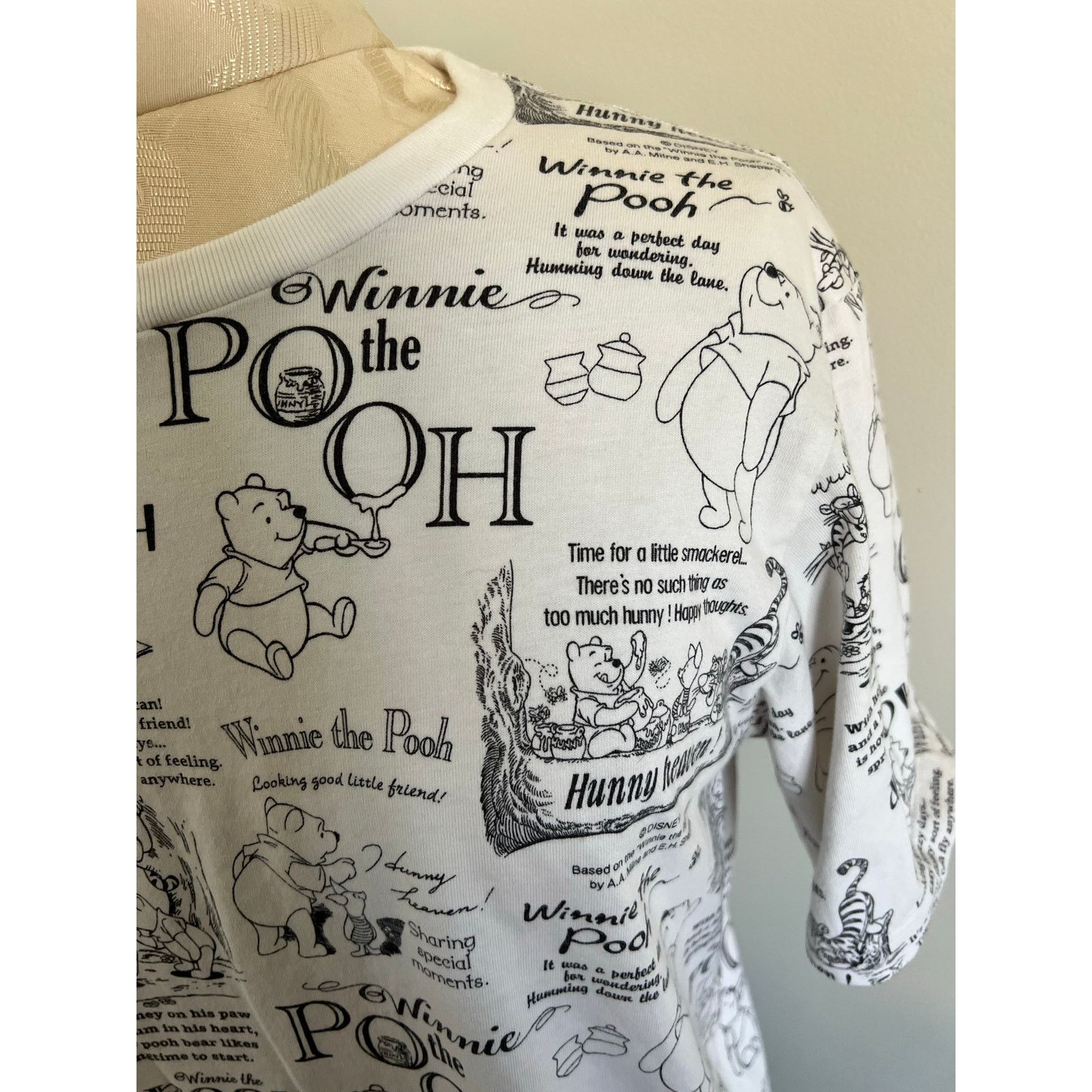 Uniqlo Uniqlo Winnie The Pooh Literature Short Sleeve T-Shirt Large Size L / US 10 / IT 46 - 3 Thumbnail