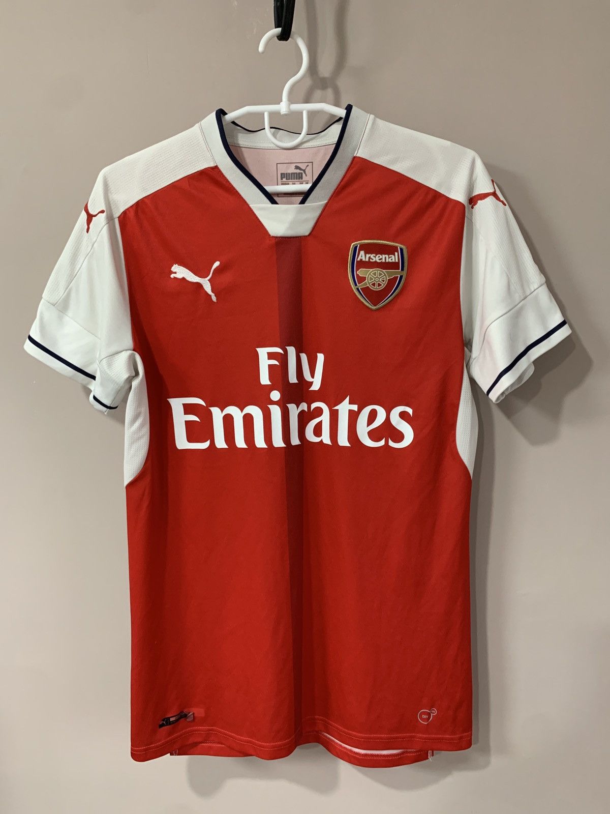 Puma ARSENAL London 2016 HOME FOOTBALL SHIRT JERSEY PUMA Soccer Size US S / EU 44-46 / 1 - 1 Thumbnail