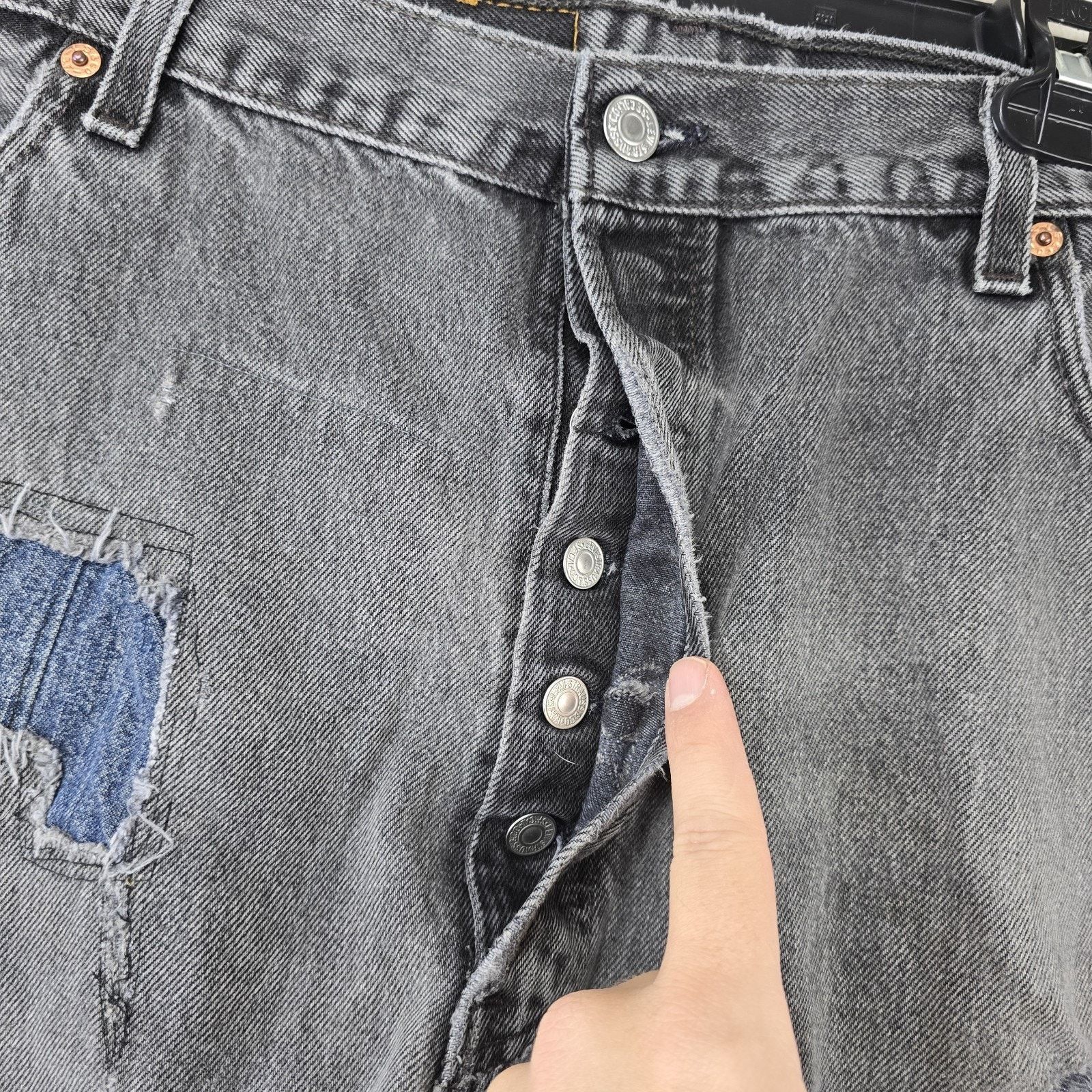 Levi's Vintage Levis 501 Jeans 42x30 Fits 39x28 Thrashed Distressed Size US 39 - 3 Thumbnail