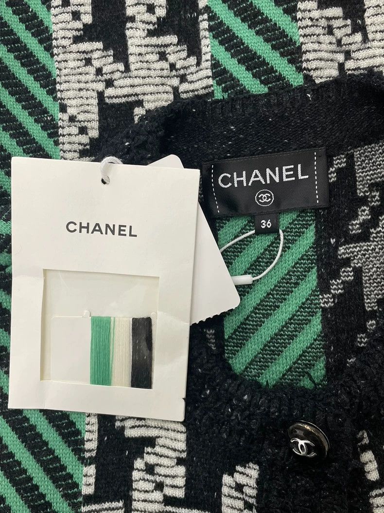 Chanel chanel 24A colour-blocked plaid round-neck jacket Size XS / US 0-2 / IT 36-38 - 4 Thumbnail