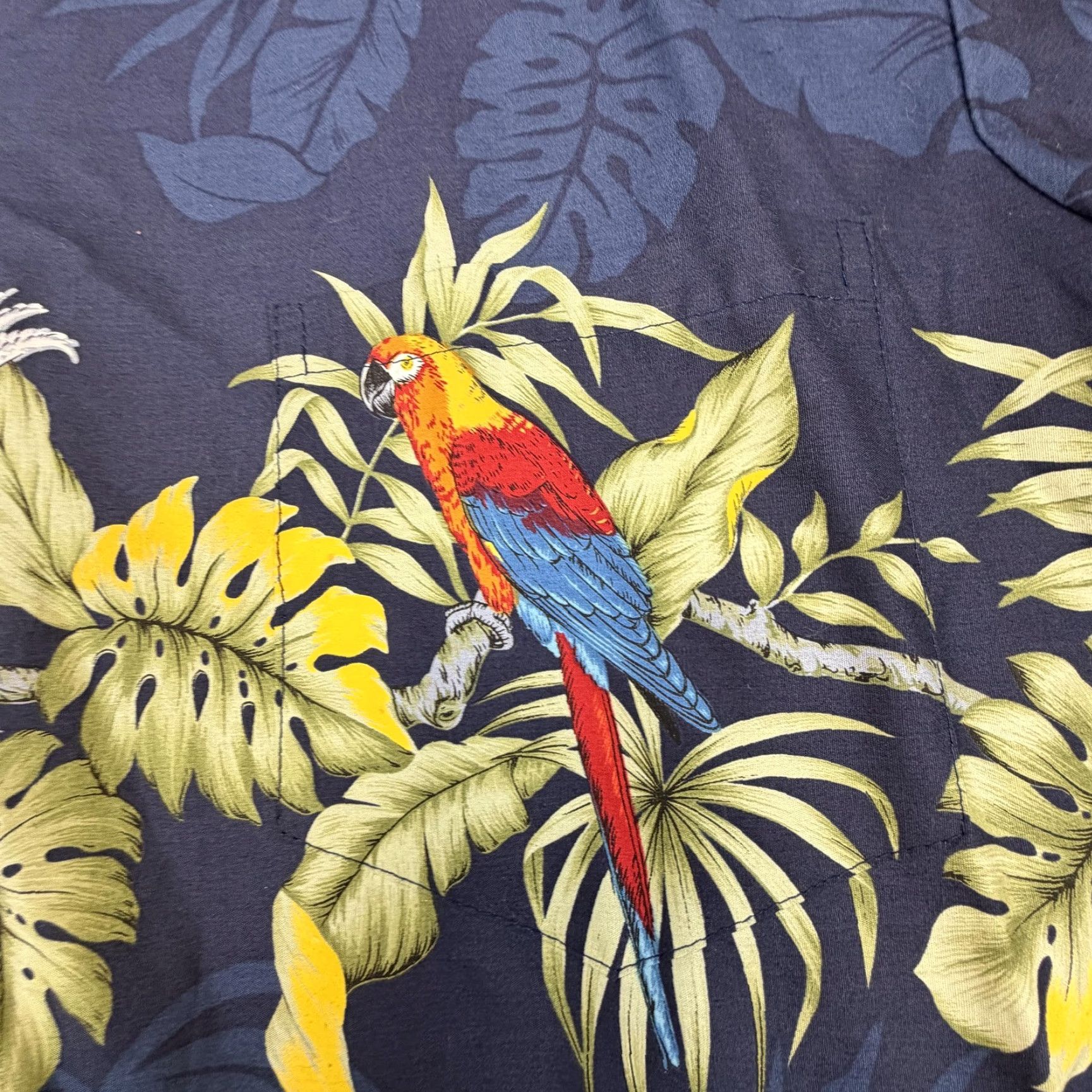 Vintage Winnie Fashion Shirt Mens 2XL Blue Parrot Hawaiian Short Sleeve Button-Up Graphic Print Size US XXL / EU 58 / 5 - 6 Thumbnail