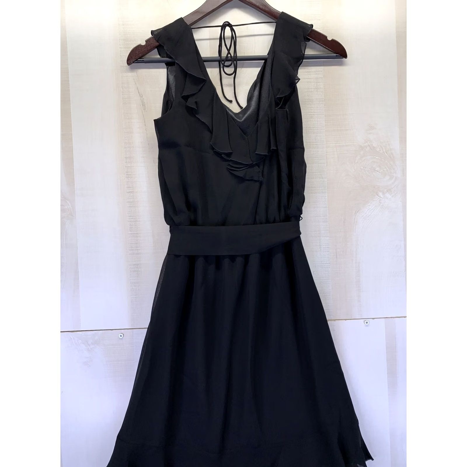 White House Black Market VINTAGE White House Black Market Dress Tank V-Neck Chiffon Silk Ruffle Knee Length Womens 2-5642 Black Size XS / US 0-2 / IT 36-38 - 5 Thumbnail