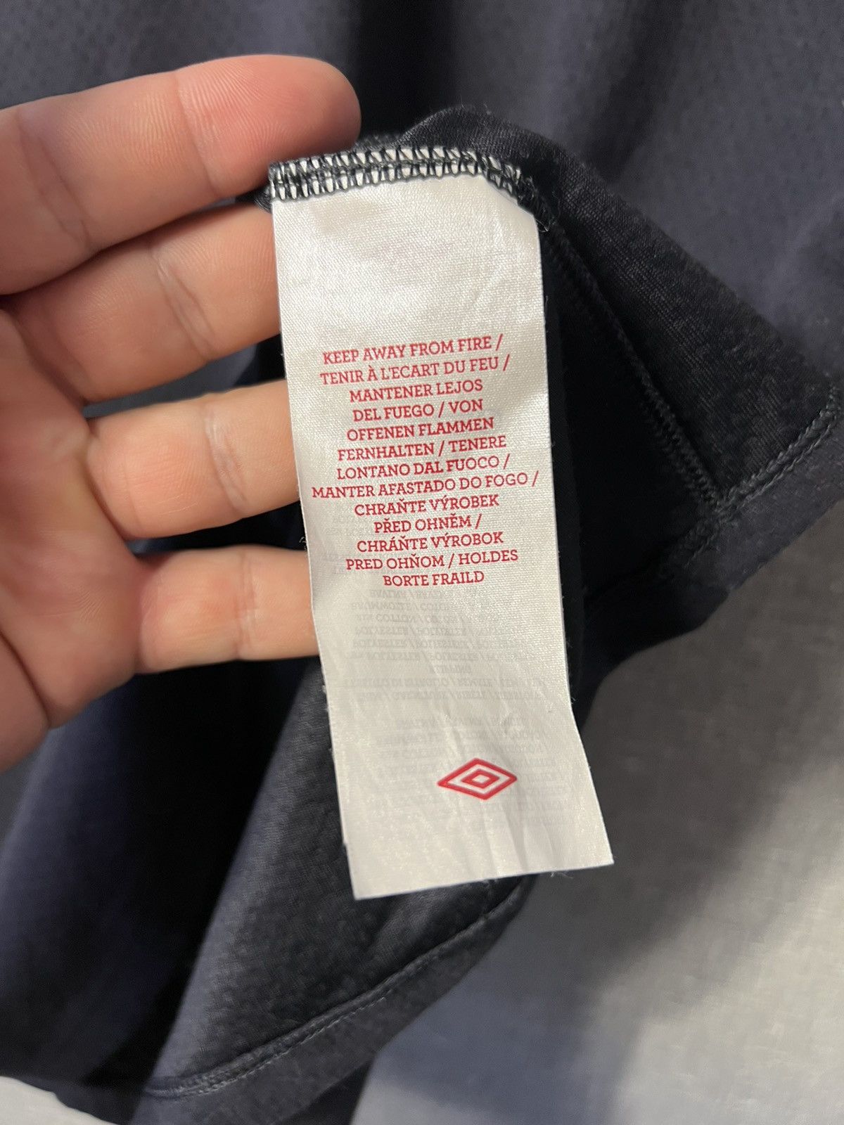 Umbro × Vintage England 2011 Away Football Kit 2012 Soccer Jersey Size US L / EU 52-54 / 3 - 6 Thumbnail