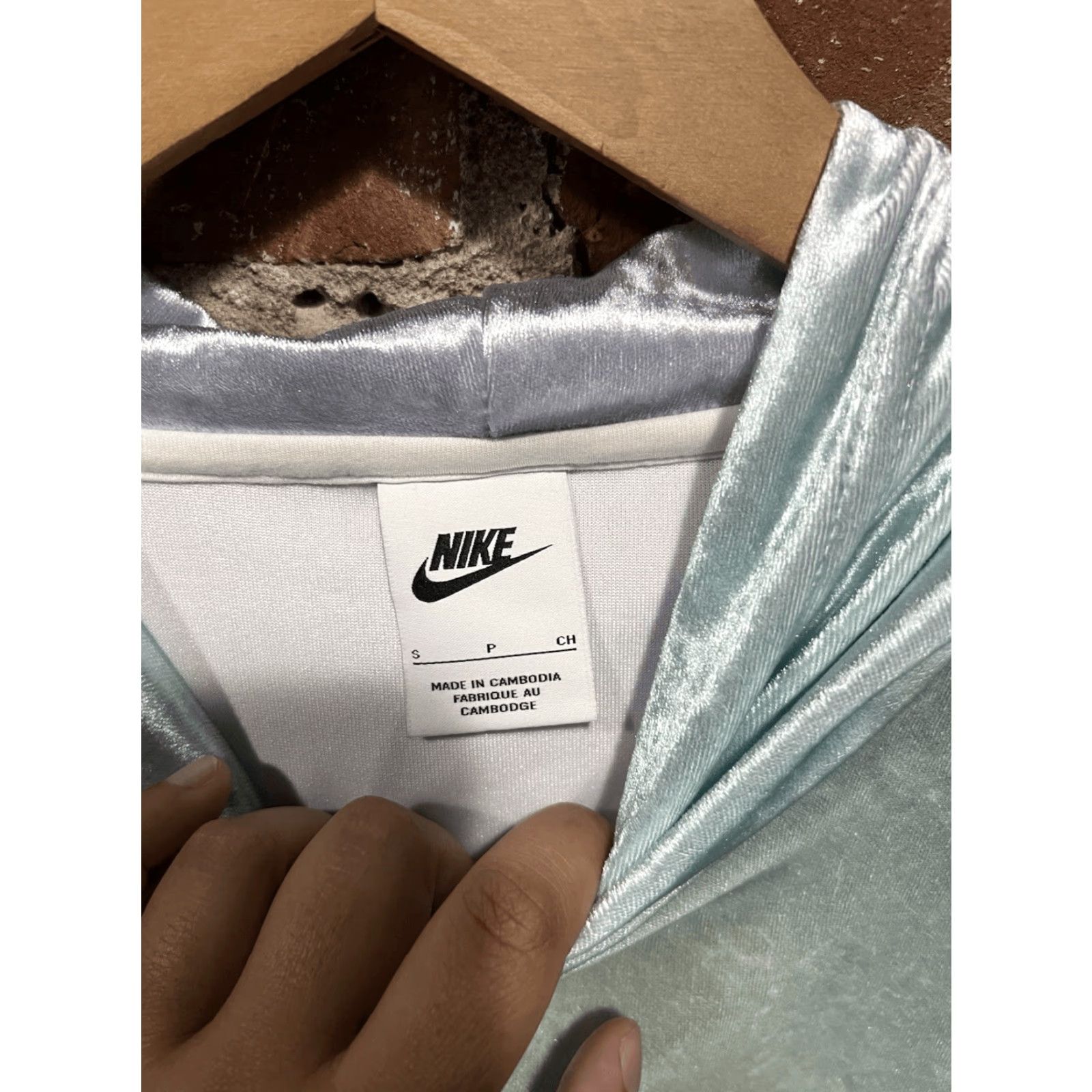 Nike Nike Women’s Small Hoodie Velour Pastel Pullover Top Venice/White 90s Logo Activewear Womens Size S / US 4 / IT 40 - 2 Thumbnail