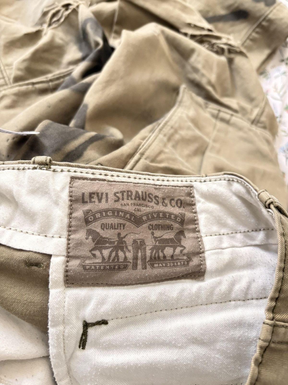 Levi's Vintage Clothing Levi’s khaki cargo pants reworked by R7PZI. Size US 33 - 8 Thumbnail