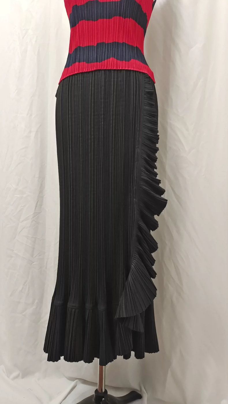 Issey Miyake Issey Miyake size:3 Black vintage one-piece petal skirt Size 22" - 3 Thumbnail