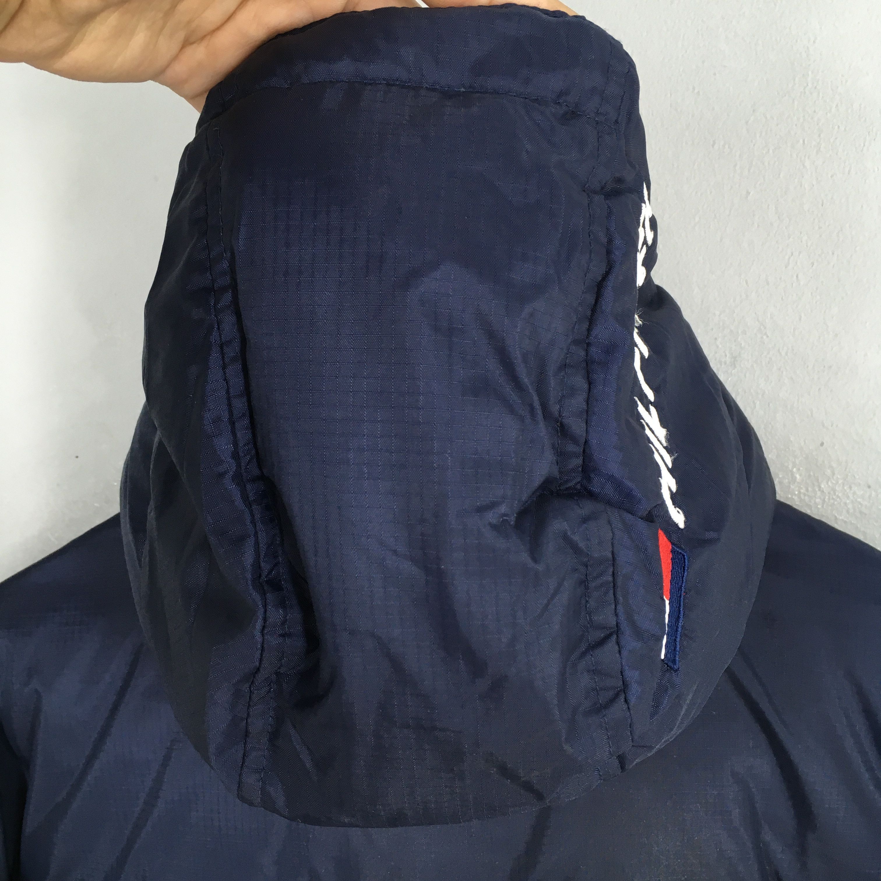 Tommy Hilfiger Vintage Tommy Hilfiger Bomber Puffer Jacket Small Size US S / EU 44-46 / 1 - 11 Thumbnail