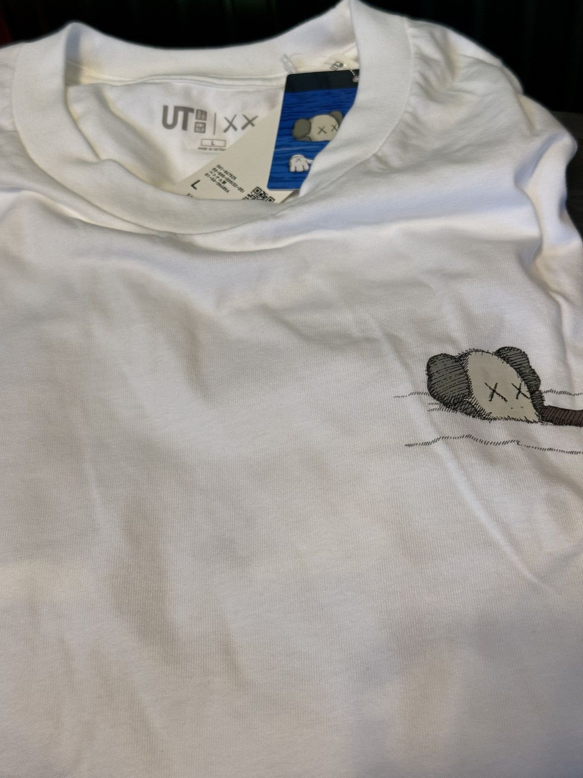Kaws × Uniqlo KAWS X UNIQLO T Size Asian L Size US L / EU 52-54 / 3 - 3 Thumbnail