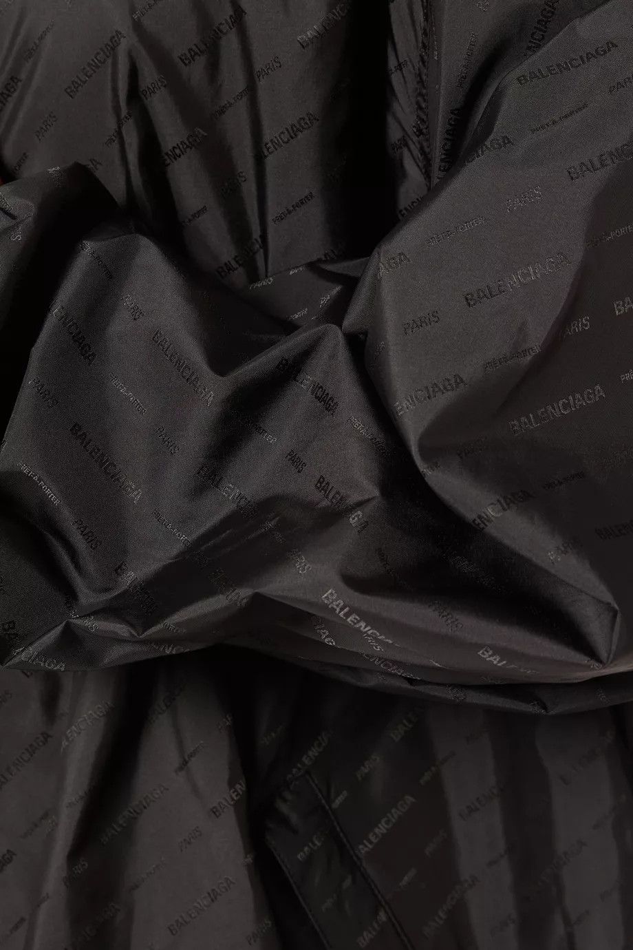 Balenciaga o1s1wg111124 Dup / Allover Logo Rain Jacket in Black Size US S / EU 44-46 / 1 - 4 Thumbnail