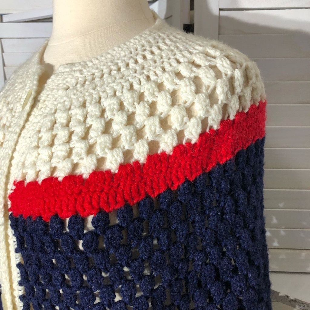 Vintage 90s grandma' crocheted poncho wrap cape wool red white XL Size L / US 10 / IT 46 - 5 Thumbnail