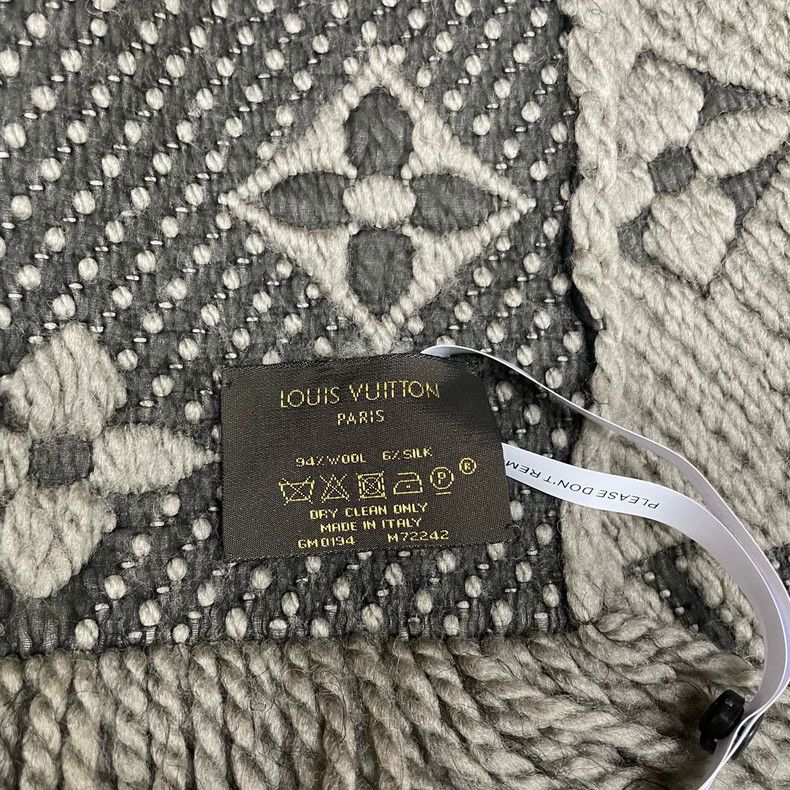 Louis Vuitton Louis Vuitton Silver full print scarf Size ONE SIZE - 4 Thumbnail