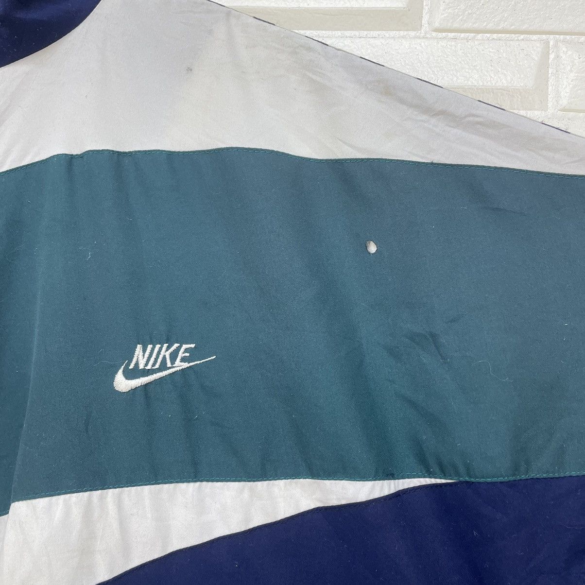 Vintage Vintage Nike Big Swosh Side Tape Jacket Size US L / EU 52-54 / 3 - 3 Thumbnail