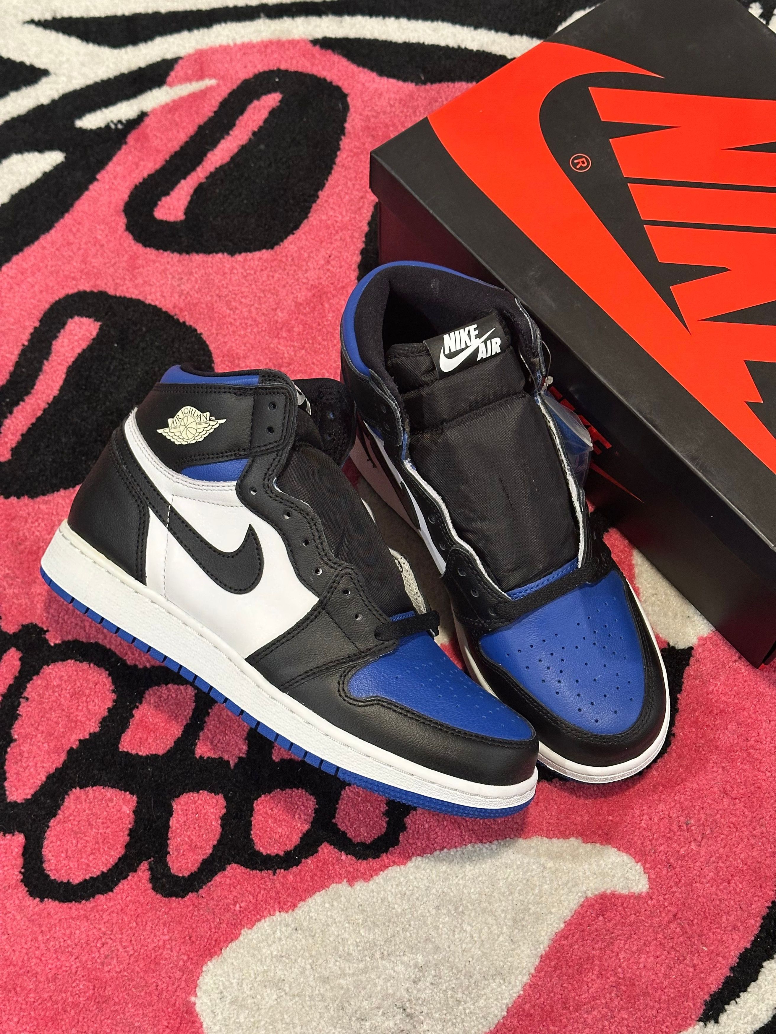 Jordan Brand × Nike Jordan 1 Retro High Royal Toe 6 (GS) Size US 6 / EU 39 - 1 Thumbnail