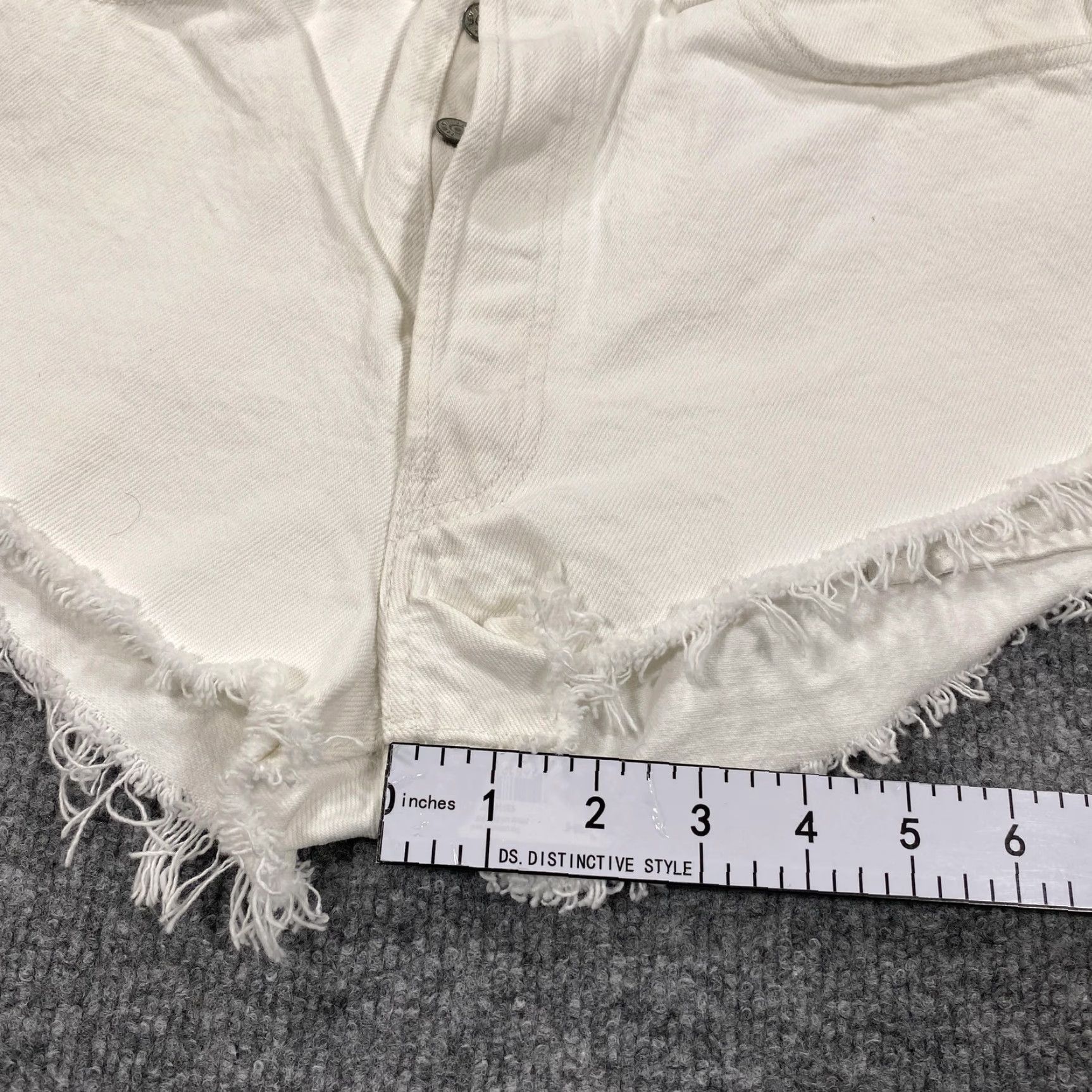 Levi's VINTAGE Levis 501 Cut-Off Shorts Womens 32 White Jorts Distressed Daisy Duke Booty Biker Size 24" / US 00 / IT 34 - 7 Thumbnail