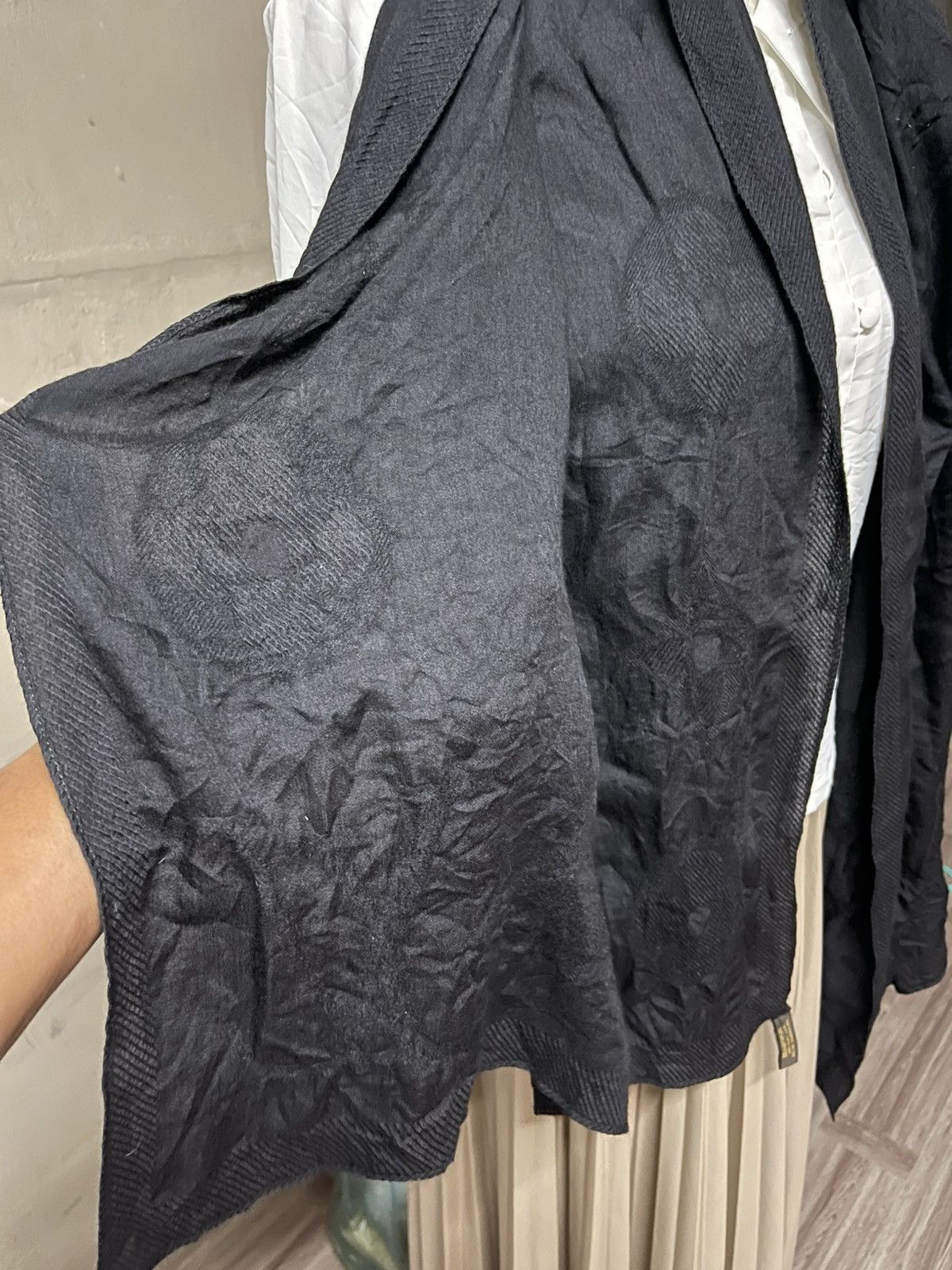 Louis Vuitton Louis vuitton monogram all black long scarf Size ONE SIZE - 8 Thumbnail