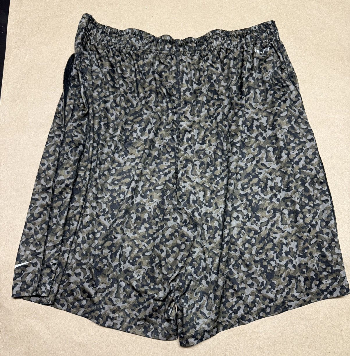 Nike Nike DriFit Basketball Shorts Multi Color size XXL Rare! Size US 40 / EU 56 - 2 Thumbnail