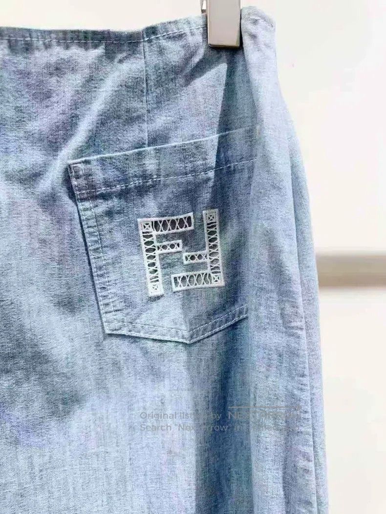 Fendi Fendi Denim Skirt with Vintage Denim Pockets Embroidered L Size 26" / US 2 / IT 38 - 3 Thumbnail