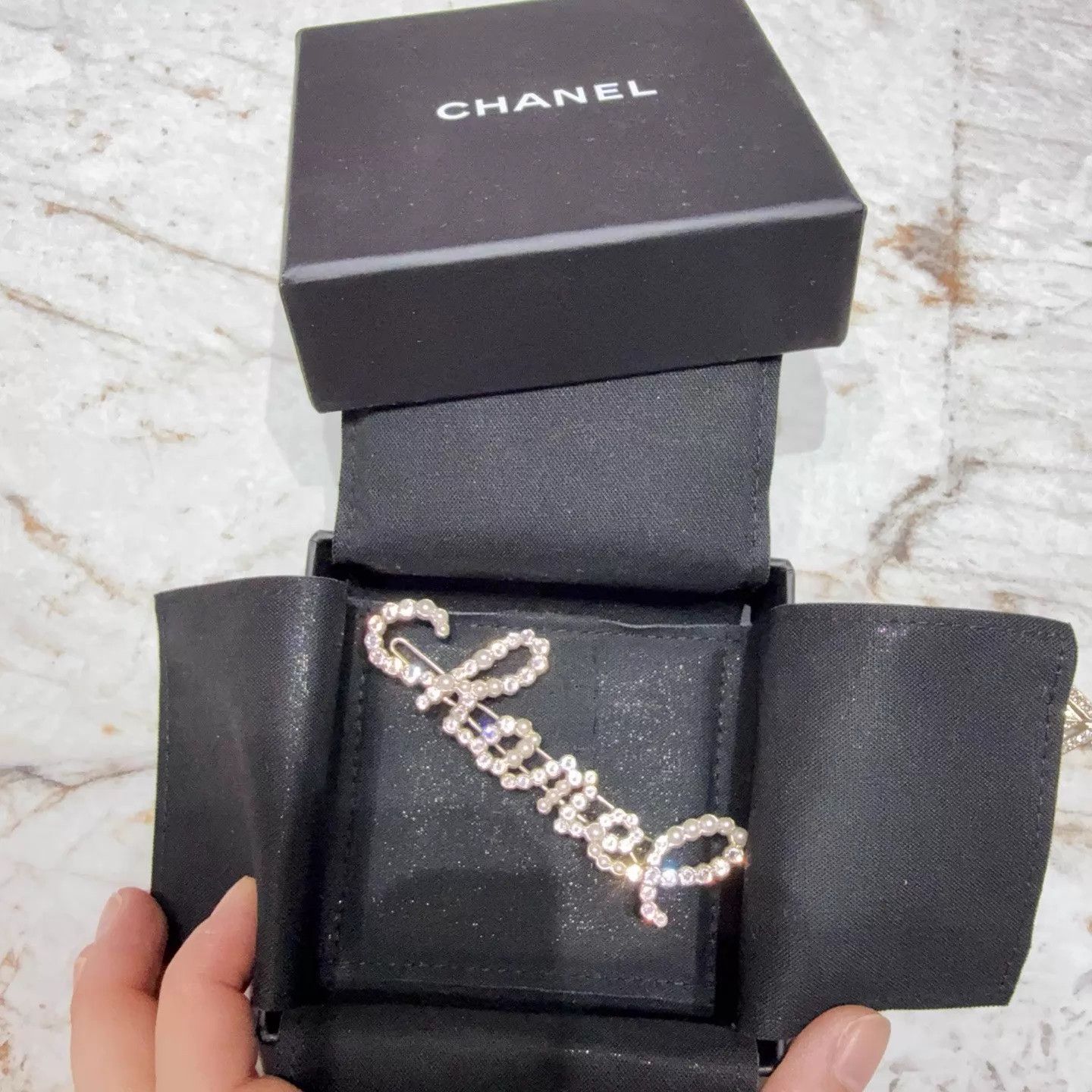Chanel CHANEL Crystal & Pearl Hair Clip (New, Boxed) Size ONE SIZE - 1 Thumbnail