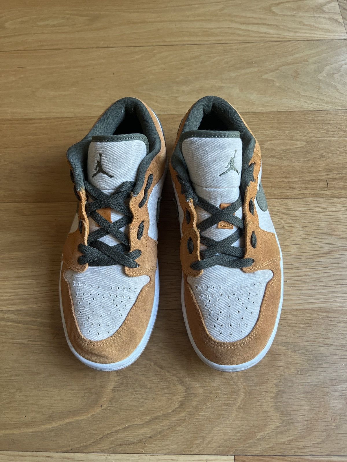 Jordan Brand × Vintage Jordan 1 Low ‘Light Curry’ Size US 7 / EU 40 - 3 Thumbnail