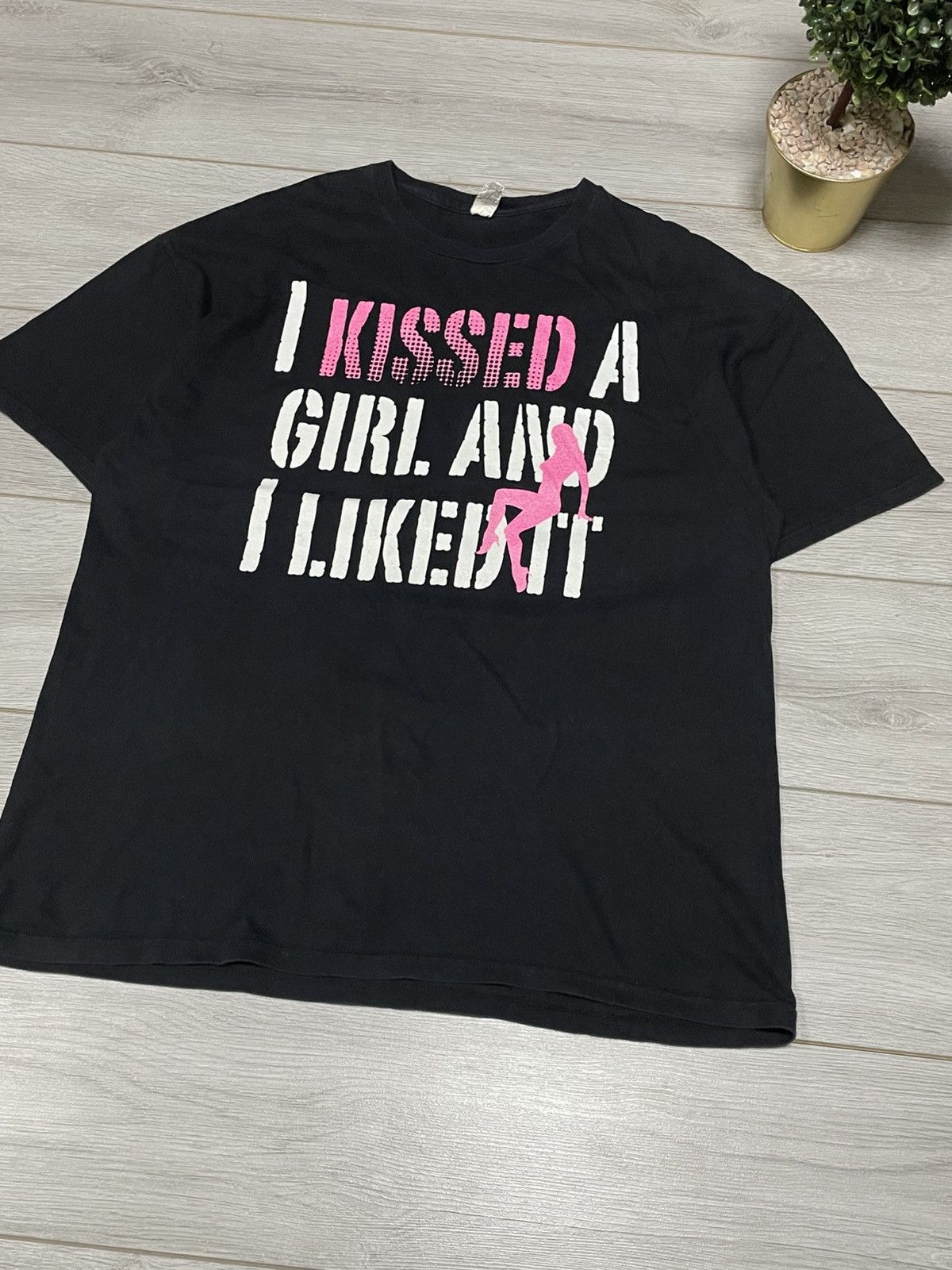 Vintage Katty Perry I kissed a girl and i liked it humor fun t-shirt Size US XL / EU 56 / 4 - 6 Thumbnail